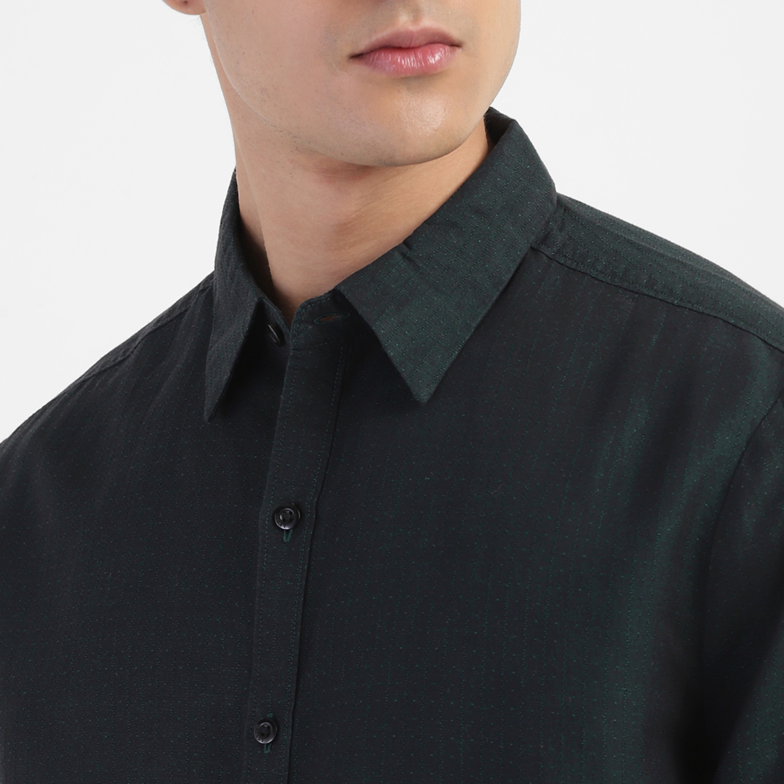 قميص بتصميم ذاتي من ليفايز بياقة منتشرة وأكمام طويلة-men-clothing-shirts-image-3