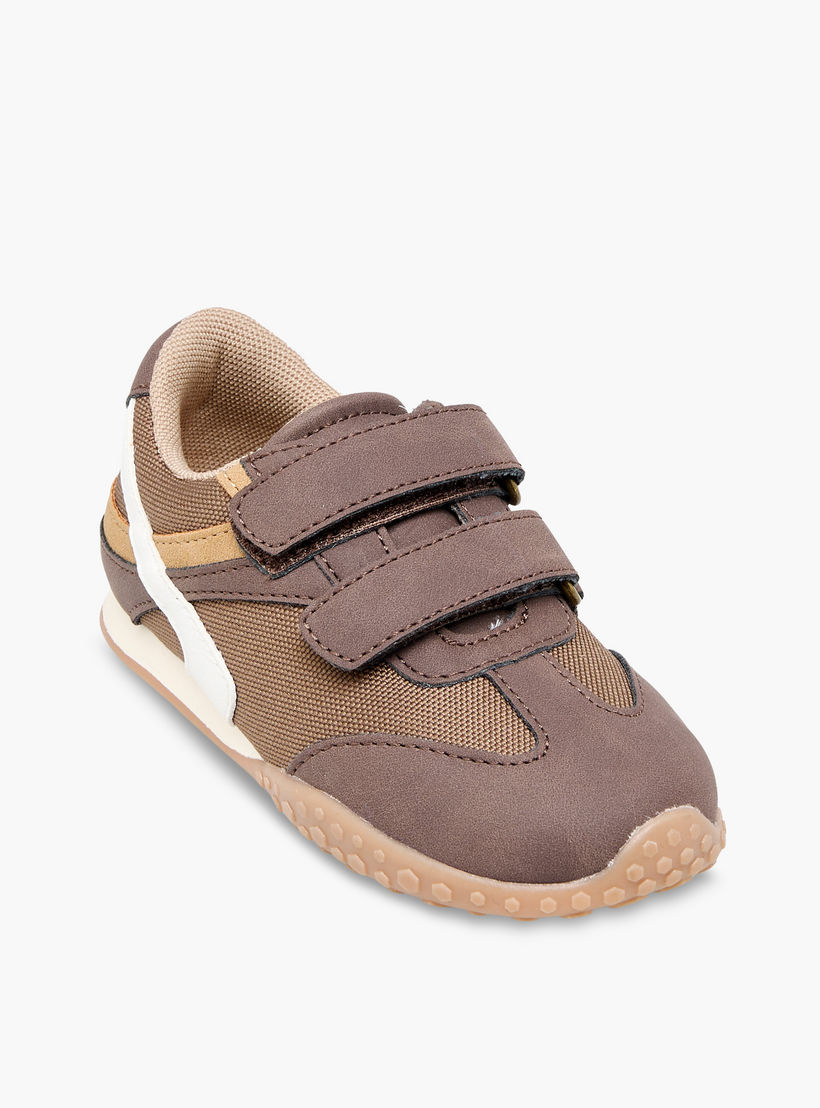 حذاء سنيكرز طول الكاحل بشريط إغلاق لاصق للأولاد من جونيورز-boys-shoes-sneakers-image-2