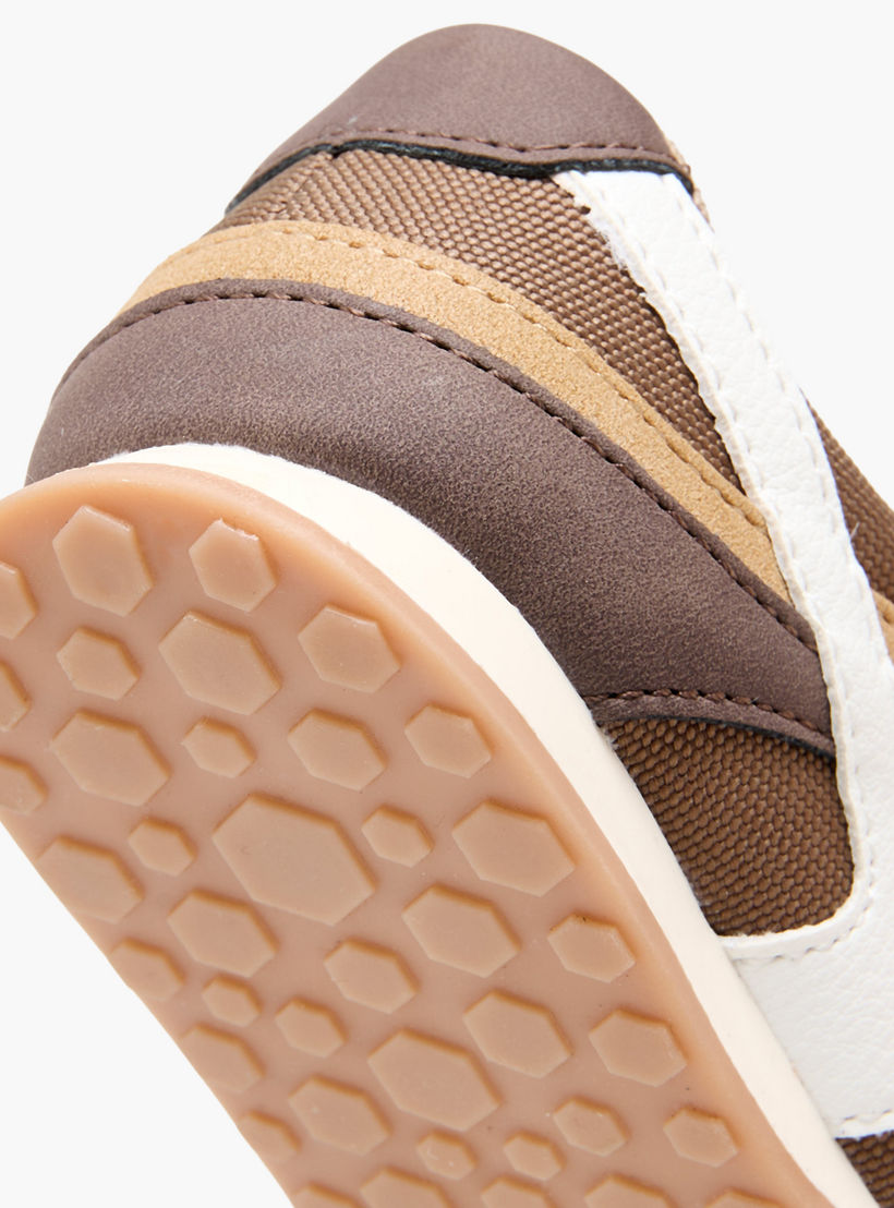 حذاء سنيكرز طول الكاحل بشريط إغلاق لاصق للأولاد من جونيورز-boys-shoes-sneakers-image-8