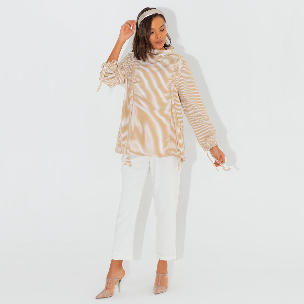 بلوزة مخططة بياقة عالية وأكمام طويلة من أنوتاه-women-clothing-shirtsandblouses-blouses-image-2