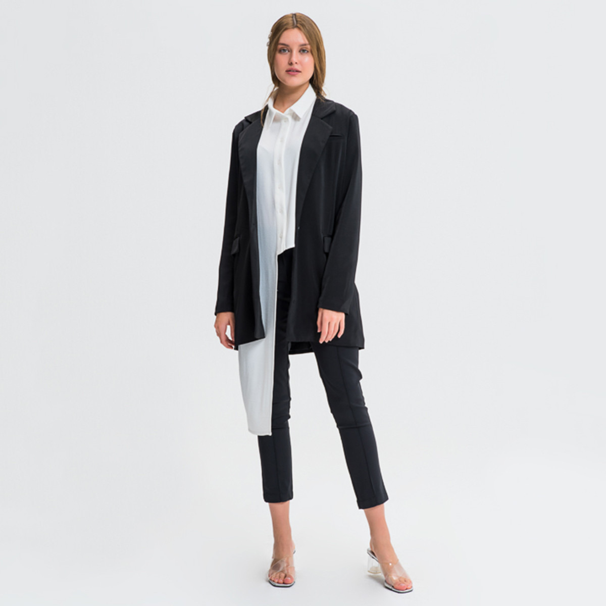 جاكيت بليزر سادة بياقة مطوية وأكمام طويلة من أنوتاه-women-clothing-coatsandjackets-blazers-image-2