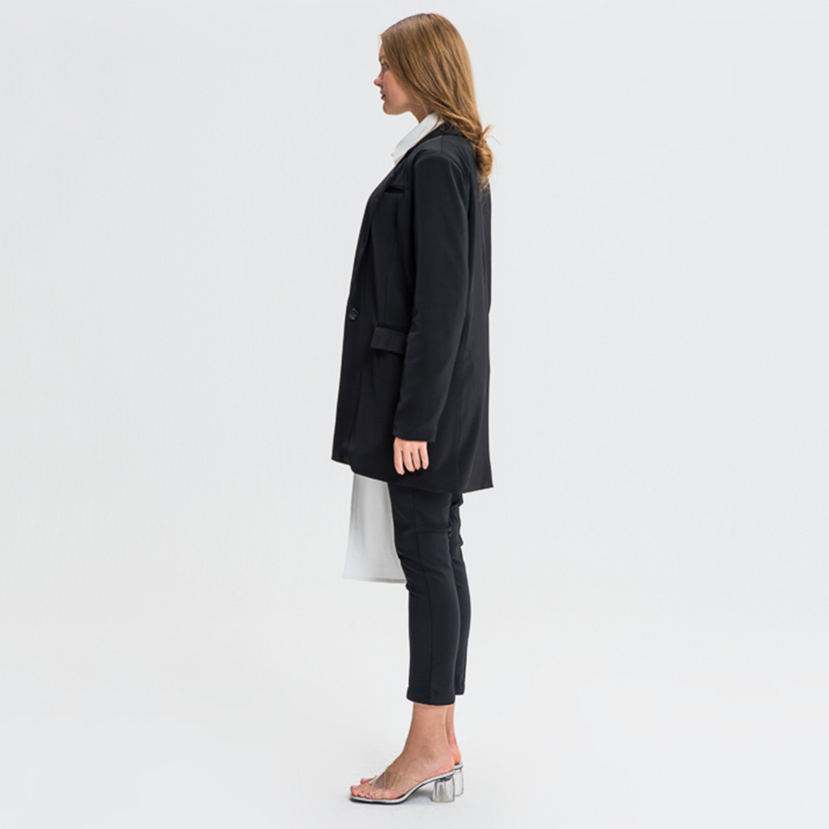 جاكيت بليزر سادة بياقة مطوية وأكمام طويلة من أنوتاه-women-clothing-coatsandjackets-blazers-image-4