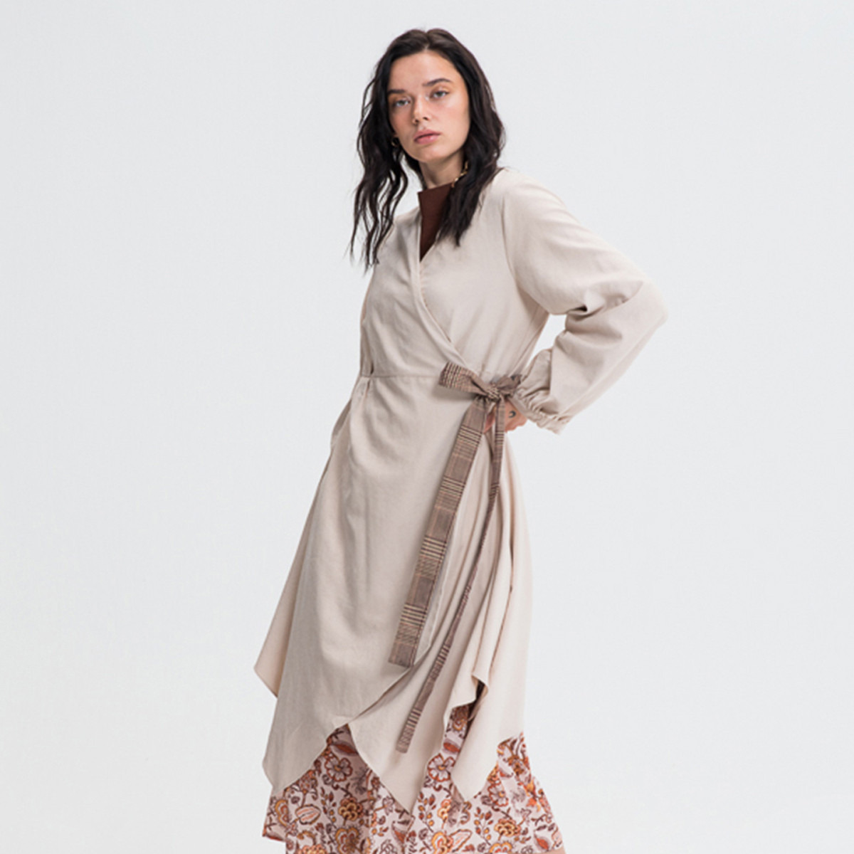 تونيك ساده ملفوف بياقة V وأكمام طويلة من أنوتاه-women-clothing-shirtsandblouses-blouses-image-5
