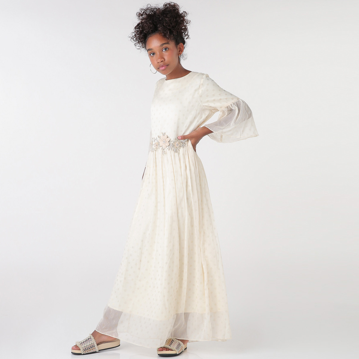 فستان مزيّن بياقة مستديرة واكمام واسعة من أنوتاه-girls-clothing-dressesandjumpsuits-image-1