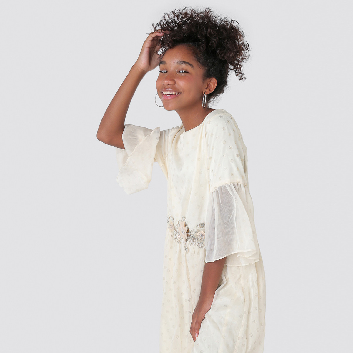 فستان مزيّن بياقة مستديرة واكمام واسعة من أنوتاه-girls-clothing-dressesandjumpsuits-image-2