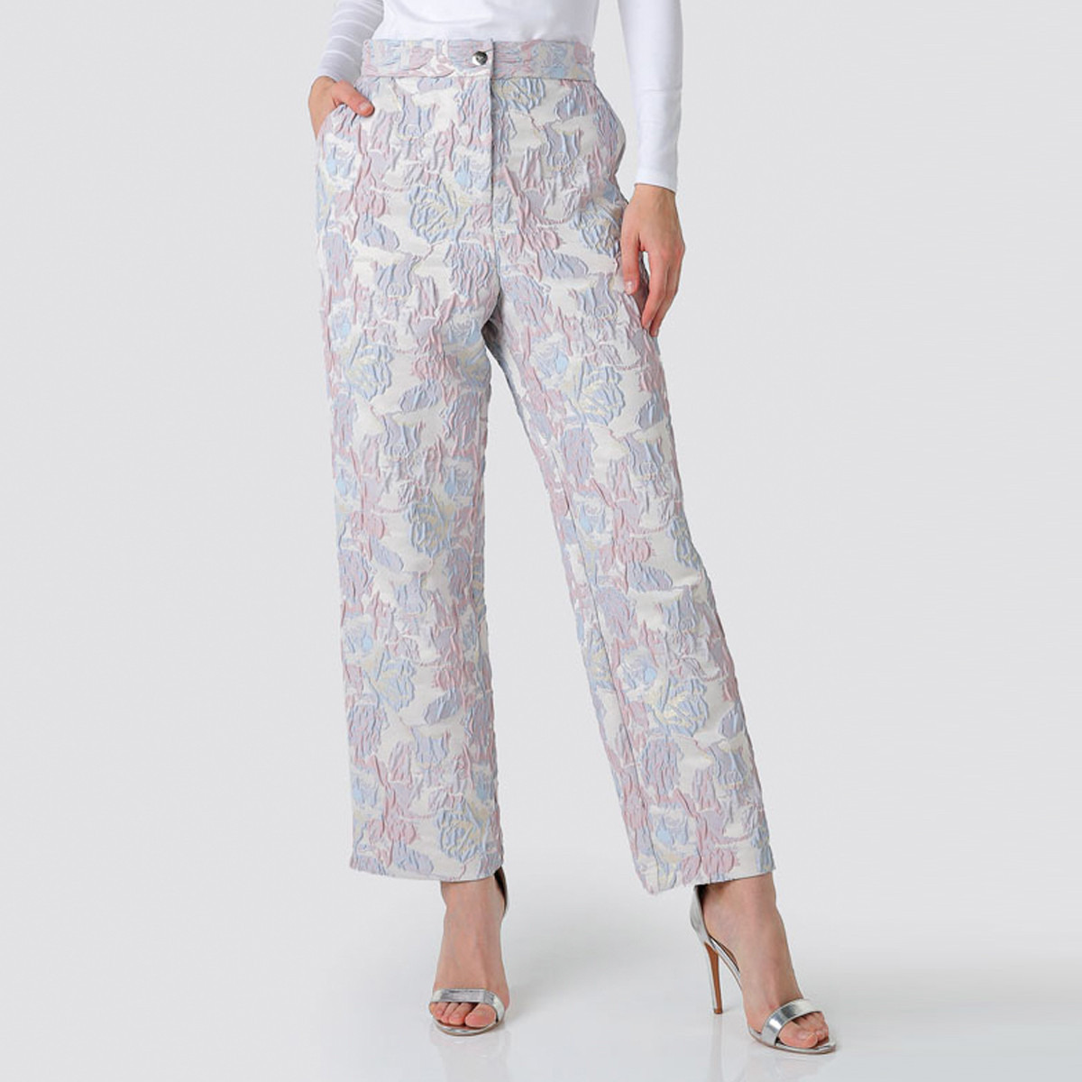 بنطلون بارز الملمس بخصر متوسط الارتفاع وزر إغلاق وجيوب من أنوتاه-women-clothing-bottoms-trousers-image-1