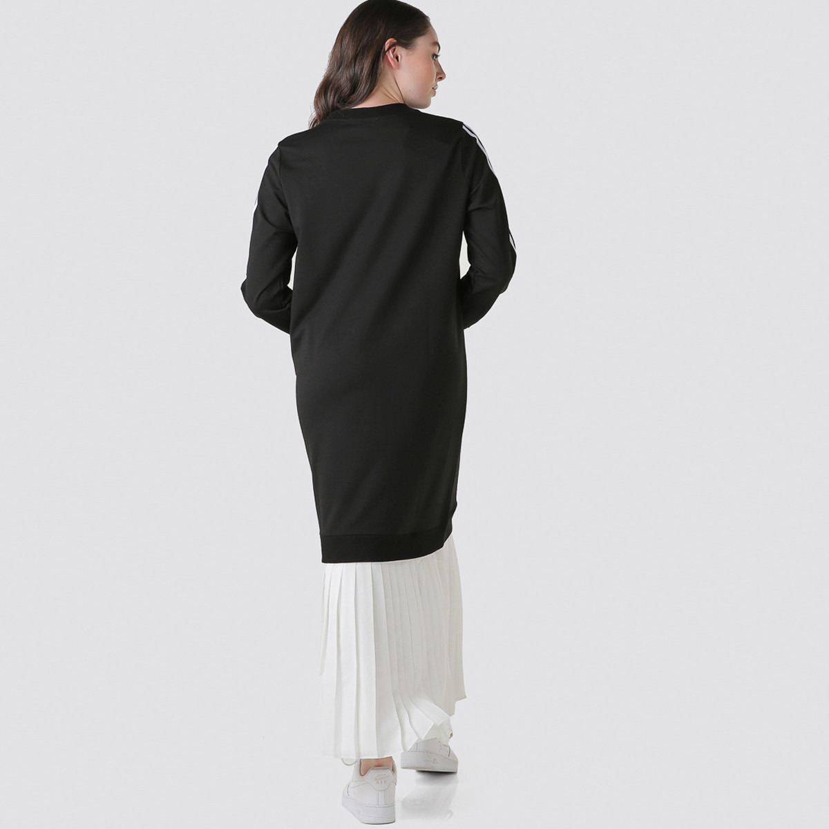 فستان سويت بياقة مستديرة وأكمام طويلة وطبعات شعار من أنوتاه-women-clothing-dresses-image-2