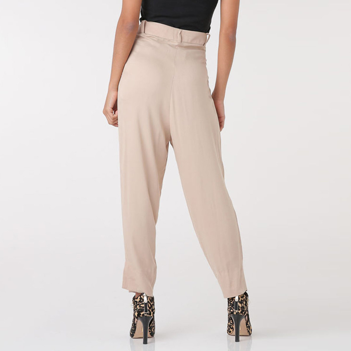 بنطلون طويل بقصة عادية و بخصر متوسّط الارتفاع وجيوب من أنوتاه-women-clothing-bottoms-trousers-image-5