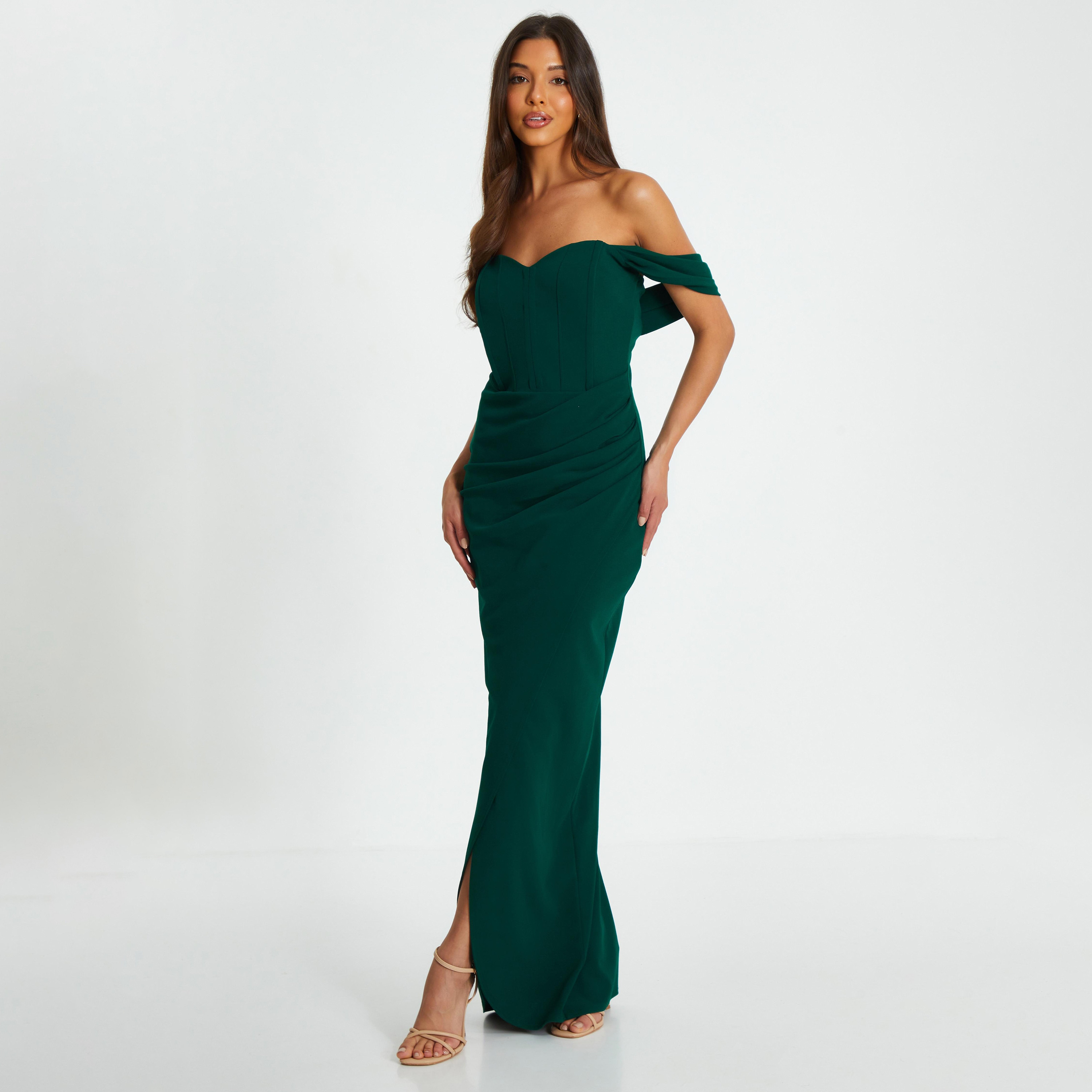 كويز- فستان سهرة ماكسي أخضر بقصّة باردو متقاطعة من قماش الكريب-women-clothing-dresses-image-1
