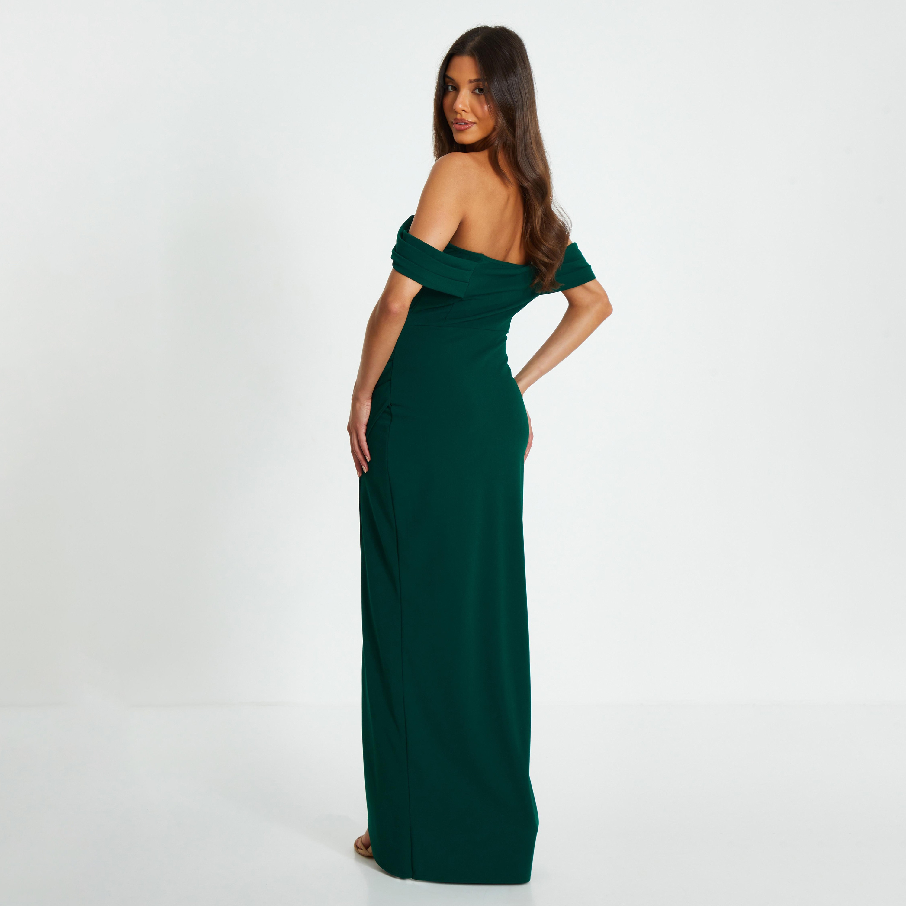 كويز- فستان سهرة ماكسي أخضر بقصّة باردو متقاطعة من قماش الكريب-women-clothing-dresses-image-3