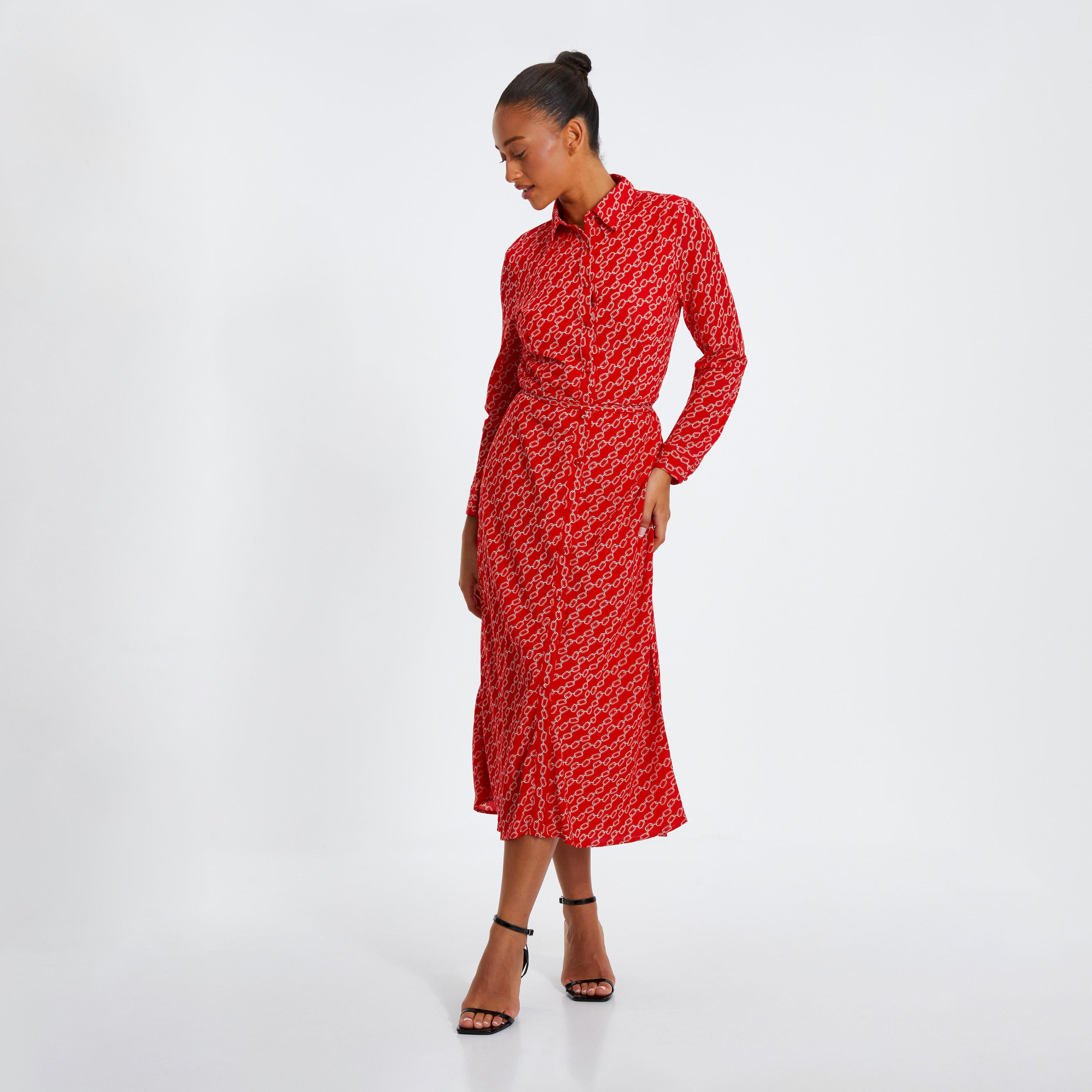 كويز- فستان ميدي من الشيفون بطبعة سلسلة حمراء-women-clothing-dresses-image-1