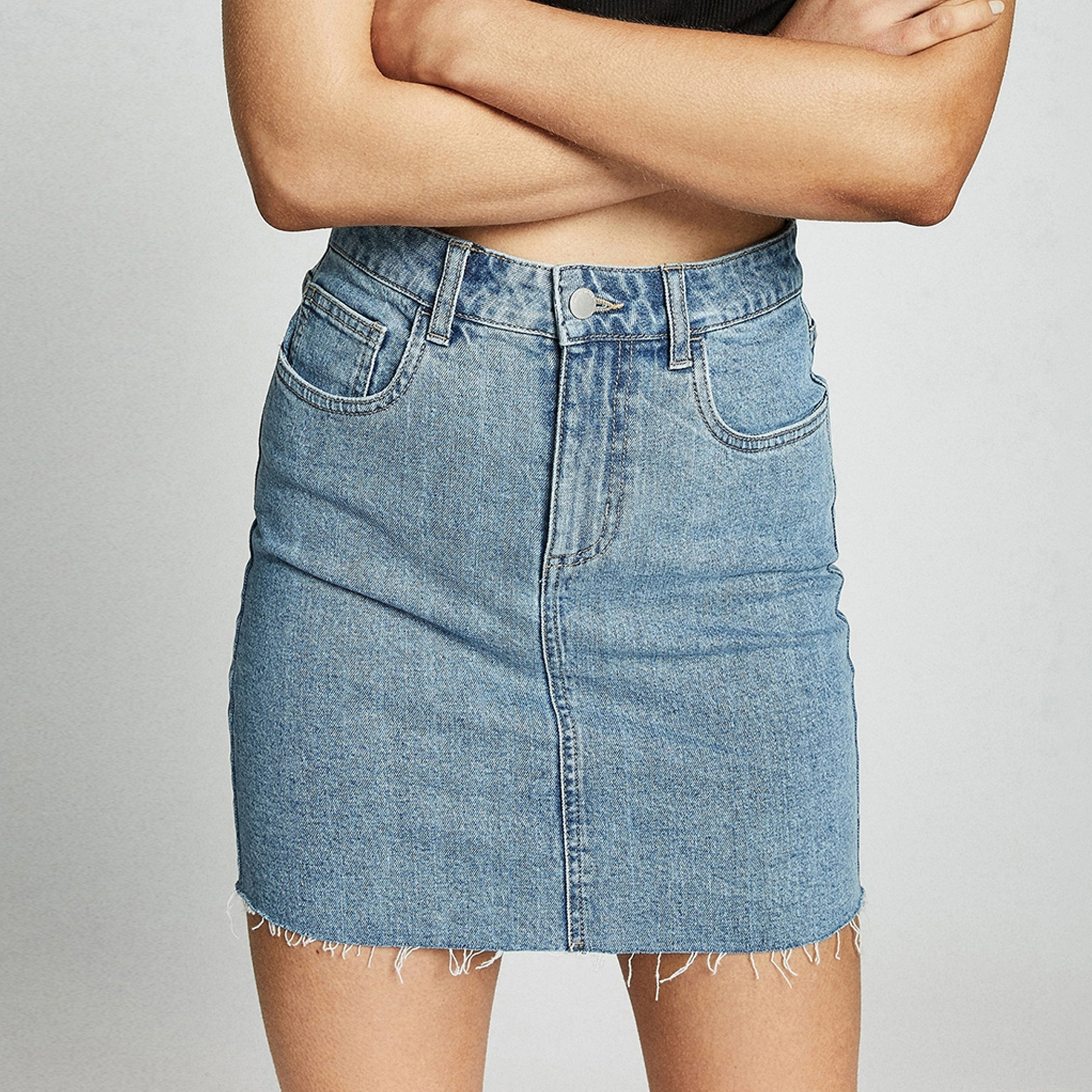 تنّورة دينم قصيرة بزر إغلاق وجيوب من كوتون أون-women-clothing-bottoms-skirts-image-3