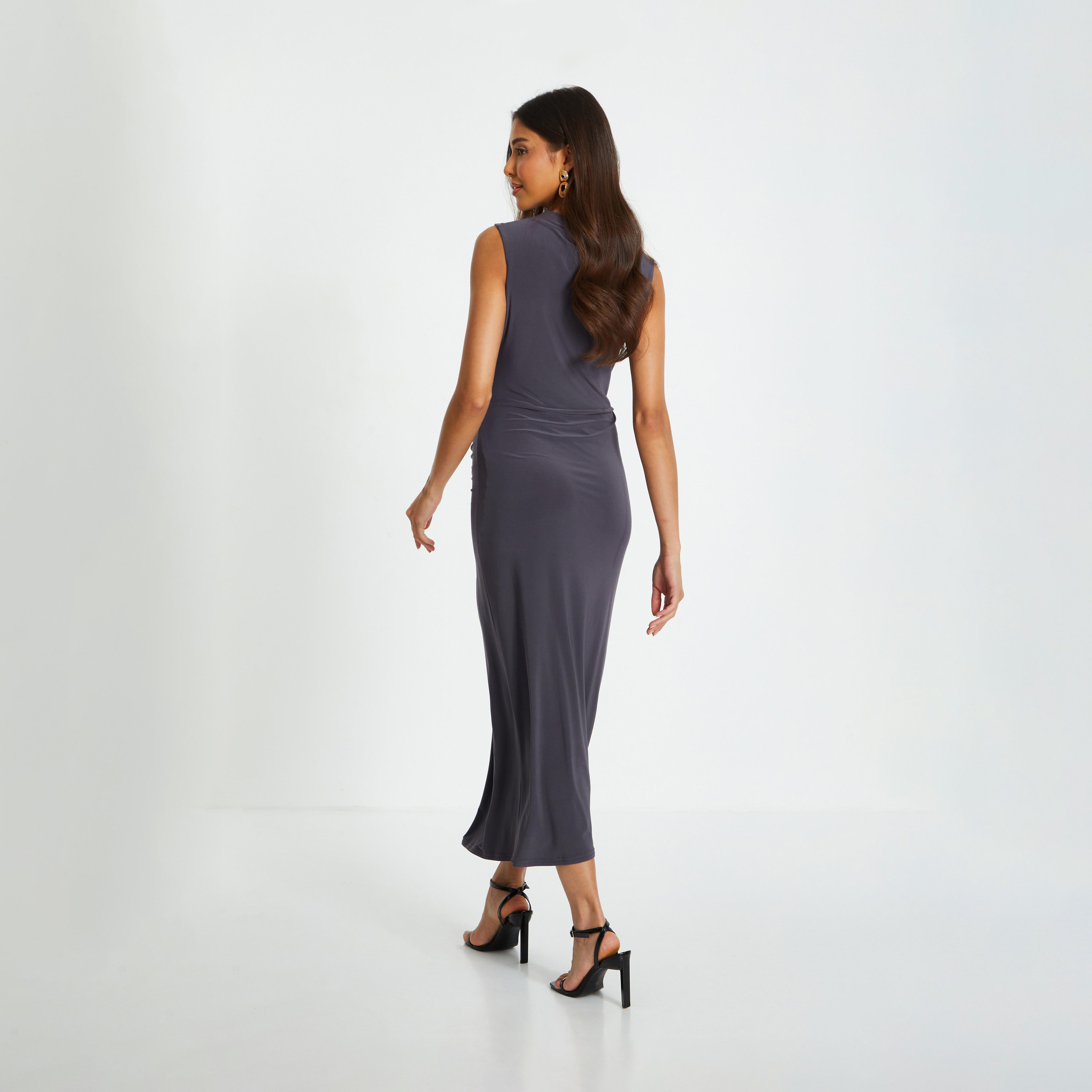 كويز- فستان ميداكسي أسود بدون أكمام قماش آي تي واي مع كشكش من الأمام-women-clothing-dresses-image-2