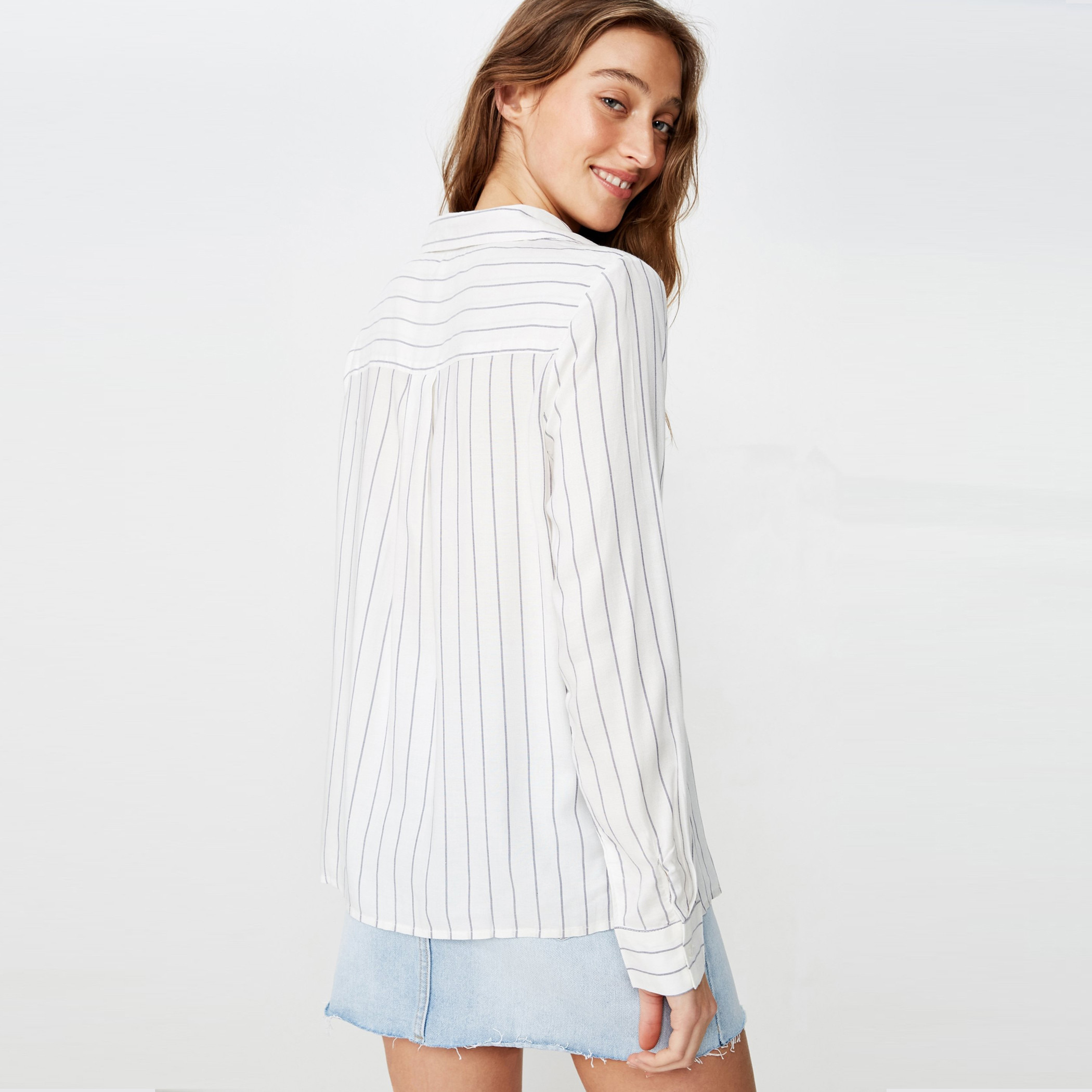 بلوزة مخطّطة مع ياقة v وأكمام قصيرة من كوتون أون-women-clothing-shirtsandblouses-blouses-image-2