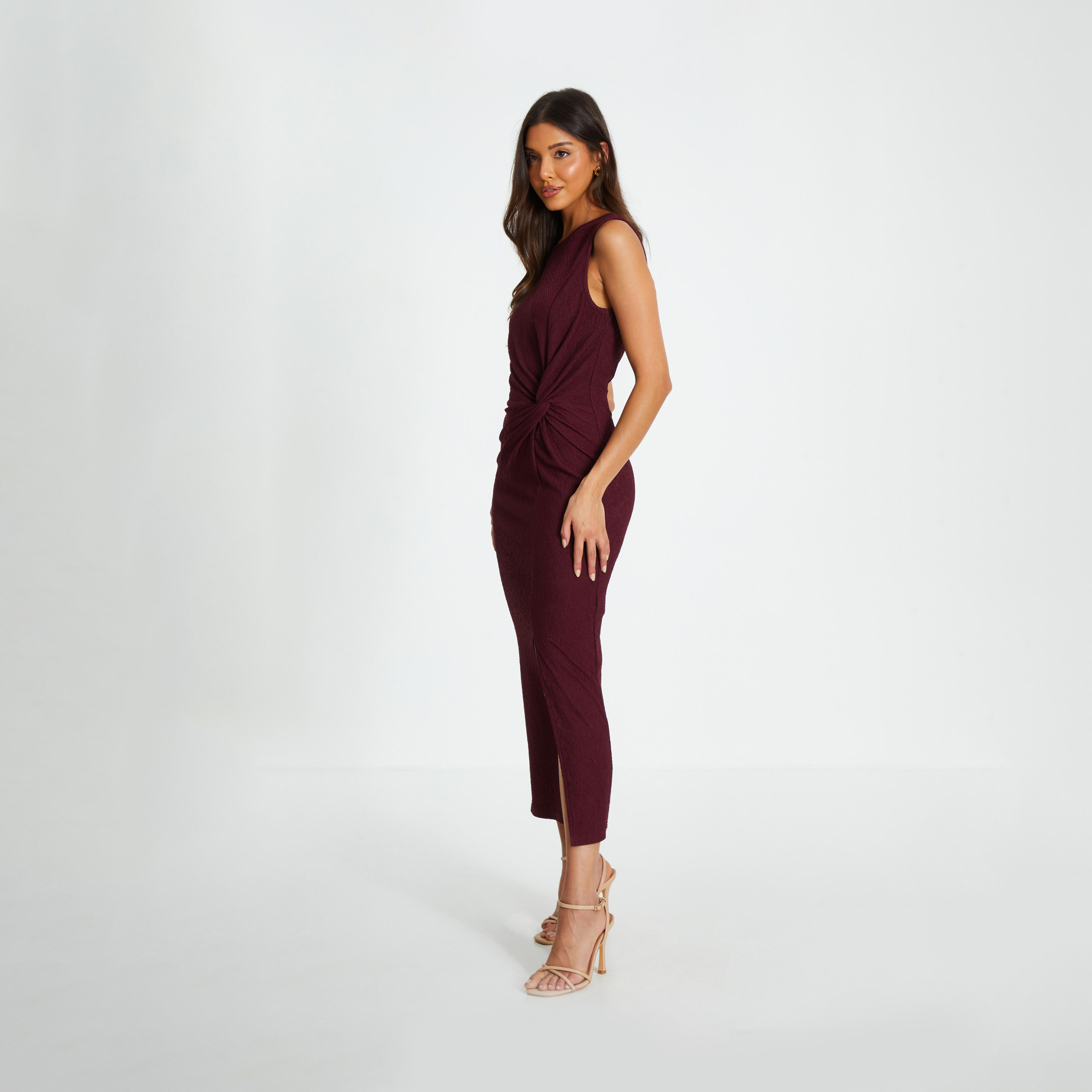 كويز- فستان ميدي بقصّة باردو من قماش الكريب باللون النبيذي مع تفاصيل مشد من الأمام-women-clothing-dresses-image-3