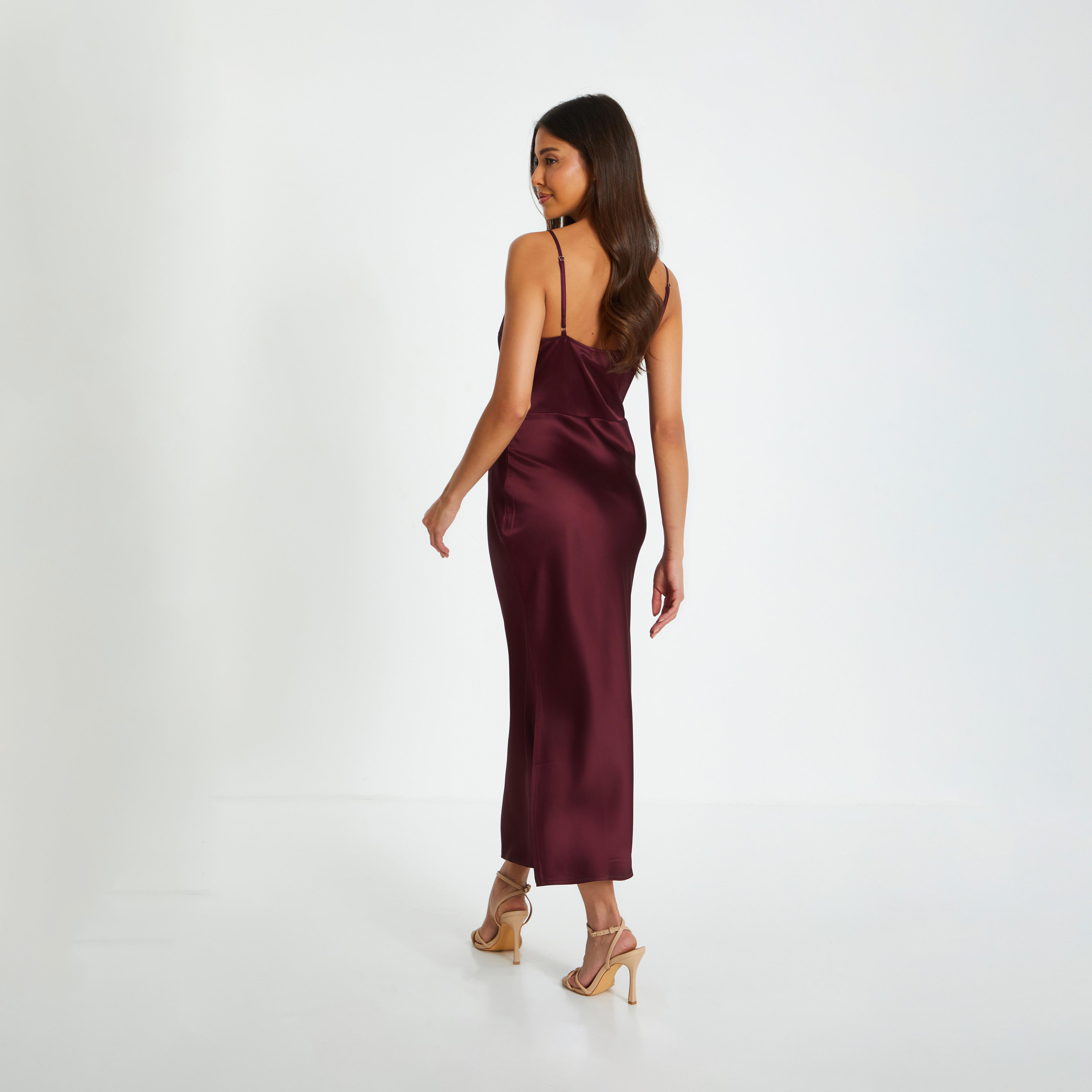 كويز-  فستان سهرة ميداكسي من الساتان  لون خمري بفتحة على شكل حرف V-women-clothing-dresses-image-2