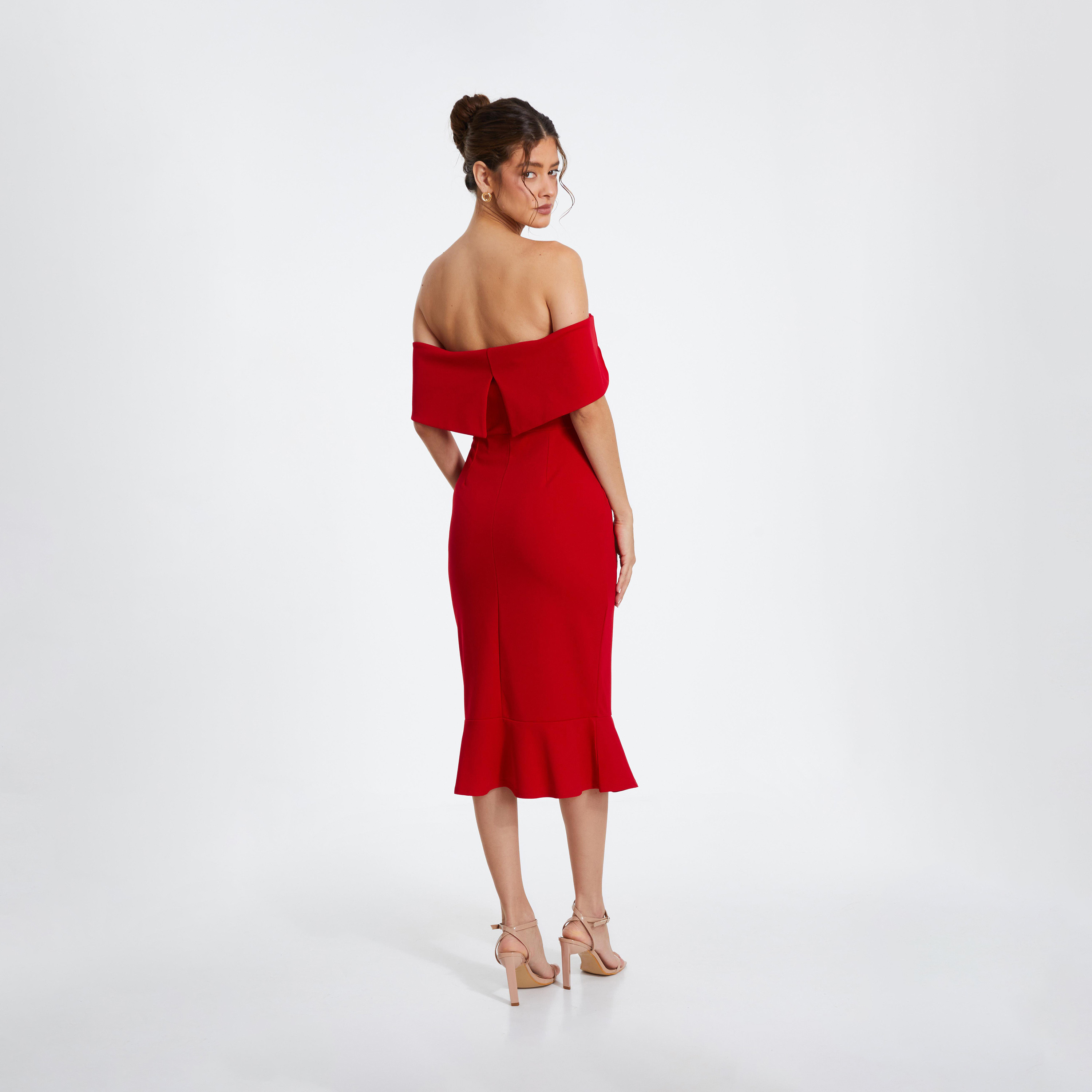 كويز-  فستان أحمر باردو متوسط ​​الطول بحاشية مكشكشة-women-clothing-dresses-image-2