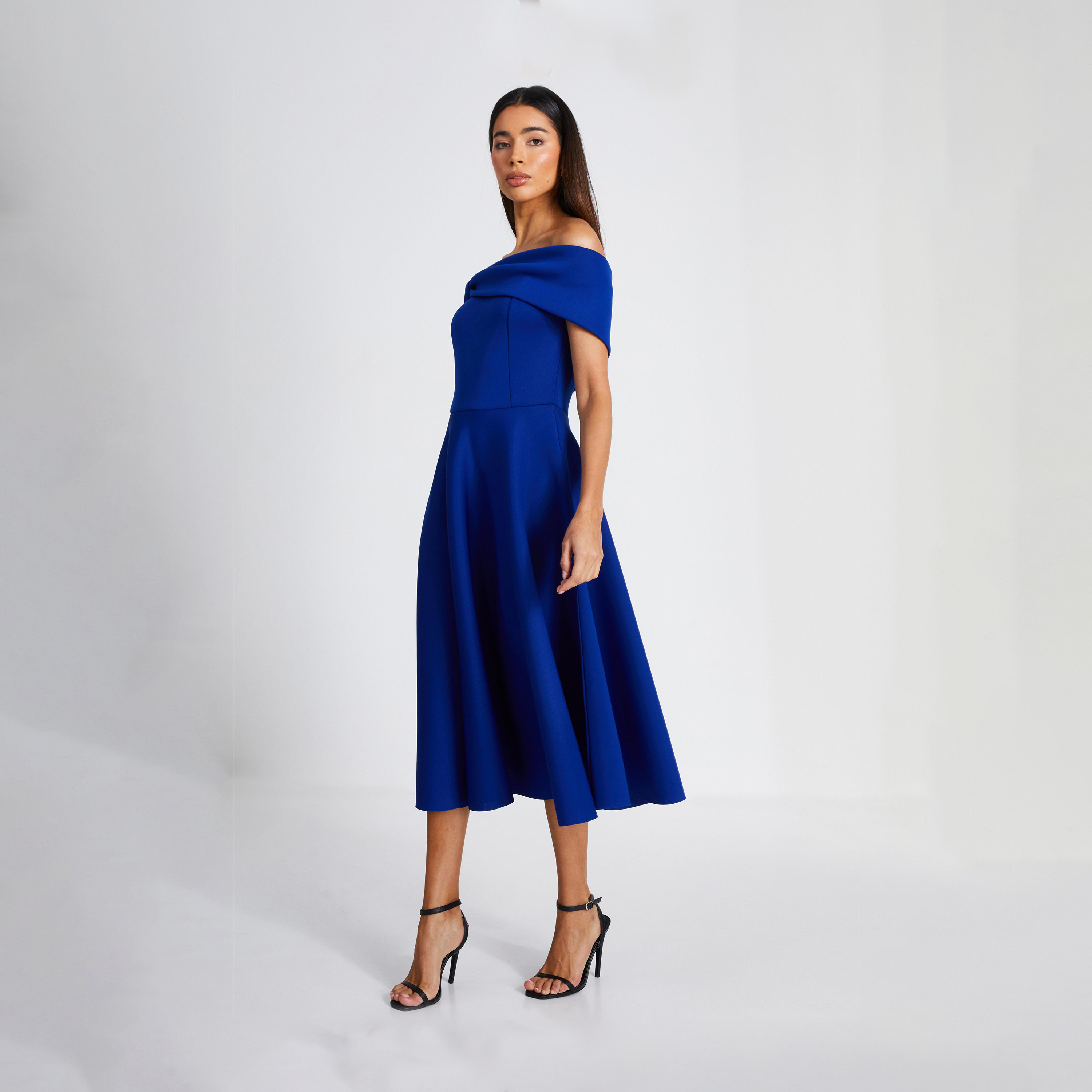 كويز-  فستان مخملي متوسط ​​الطول أزرق ملكي وفيونكة وكشكشة-women-clothing-dresses-image-3