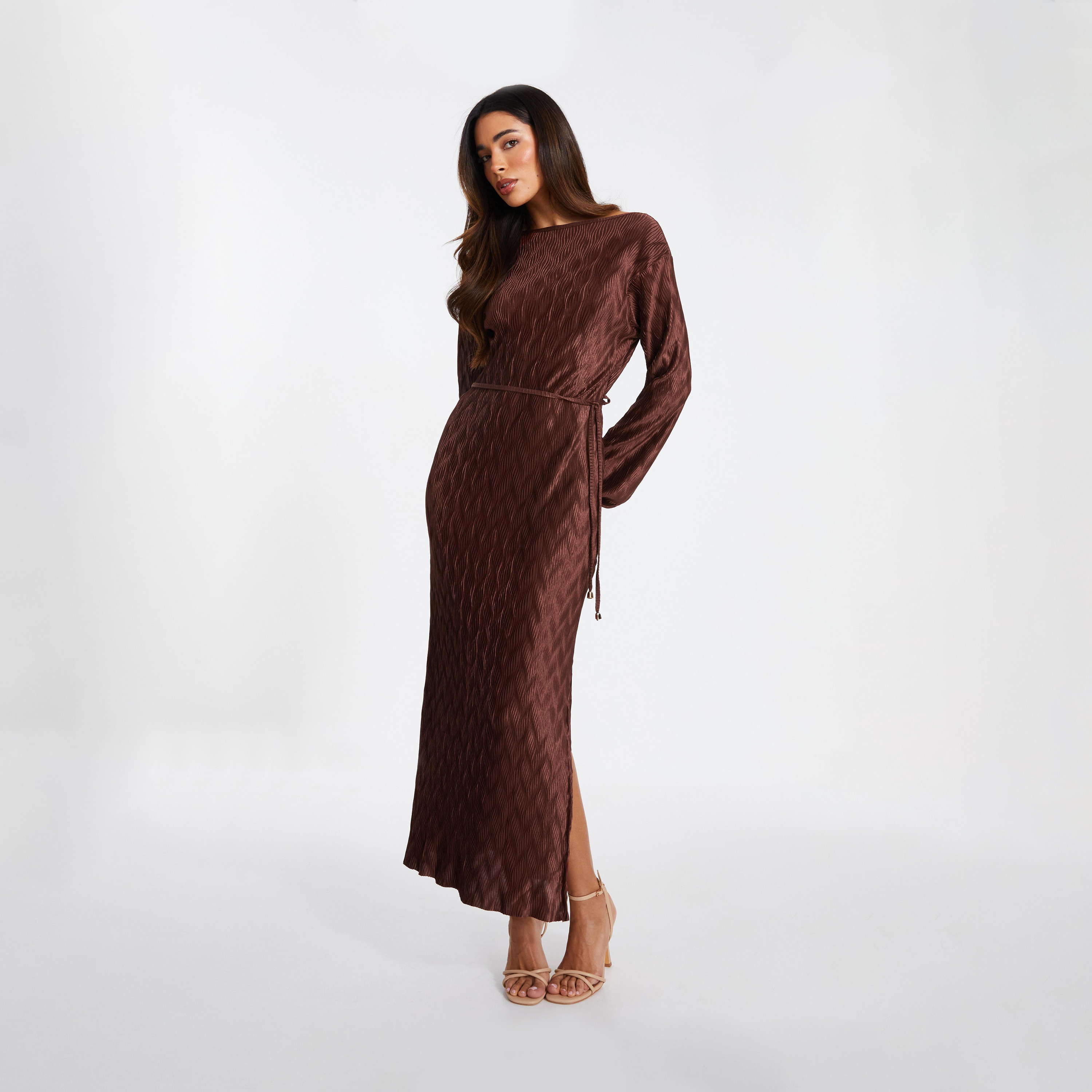 كويز- فستان ميداكسي (طول متوسط) بني بأكمام طويلة وحزام خصر برباط-women-clothing-dresses-image-1