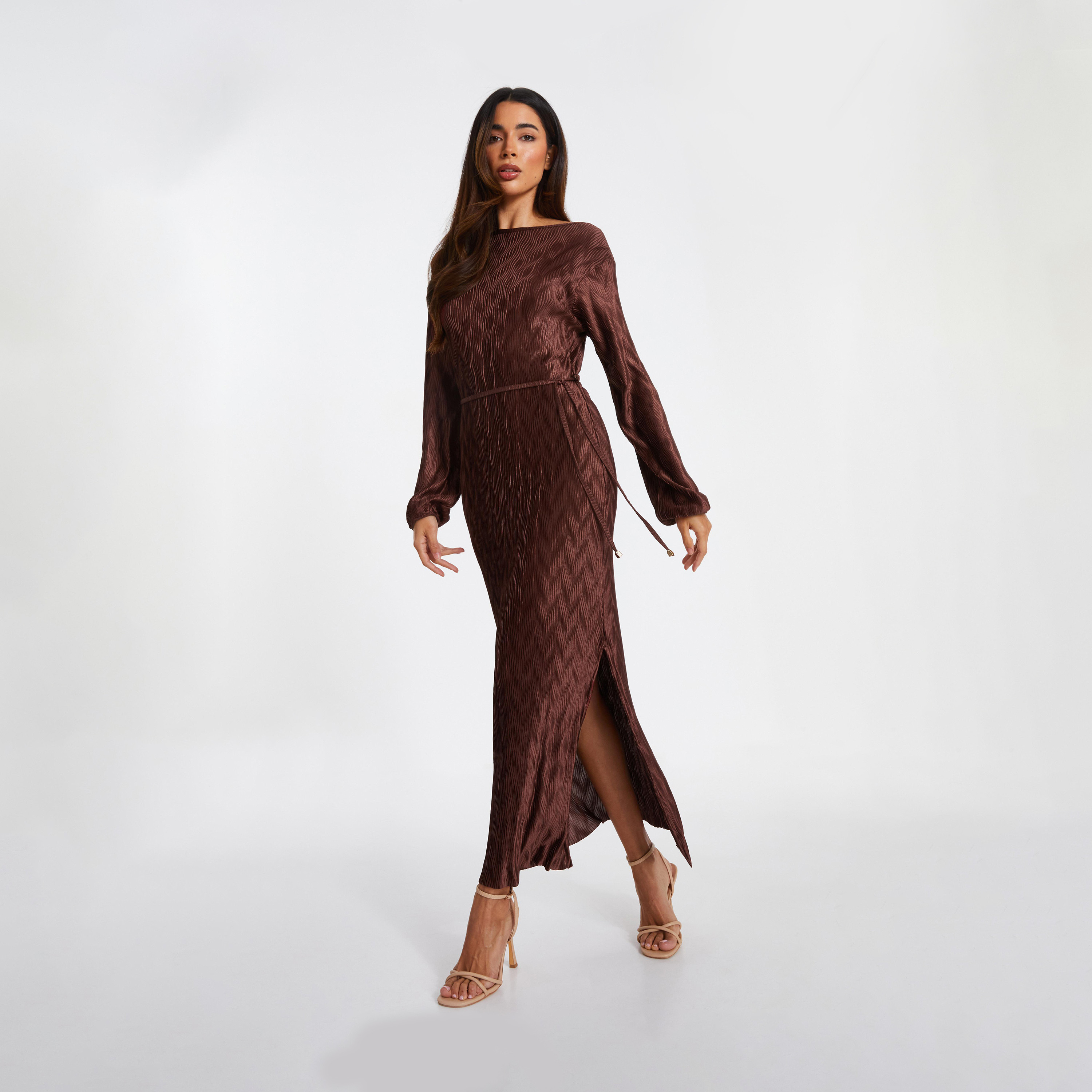 كويز- فستان ميداكسي (طول متوسط) بني بأكمام طويلة وحزام خصر برباط-women-clothing-dresses-image-3
