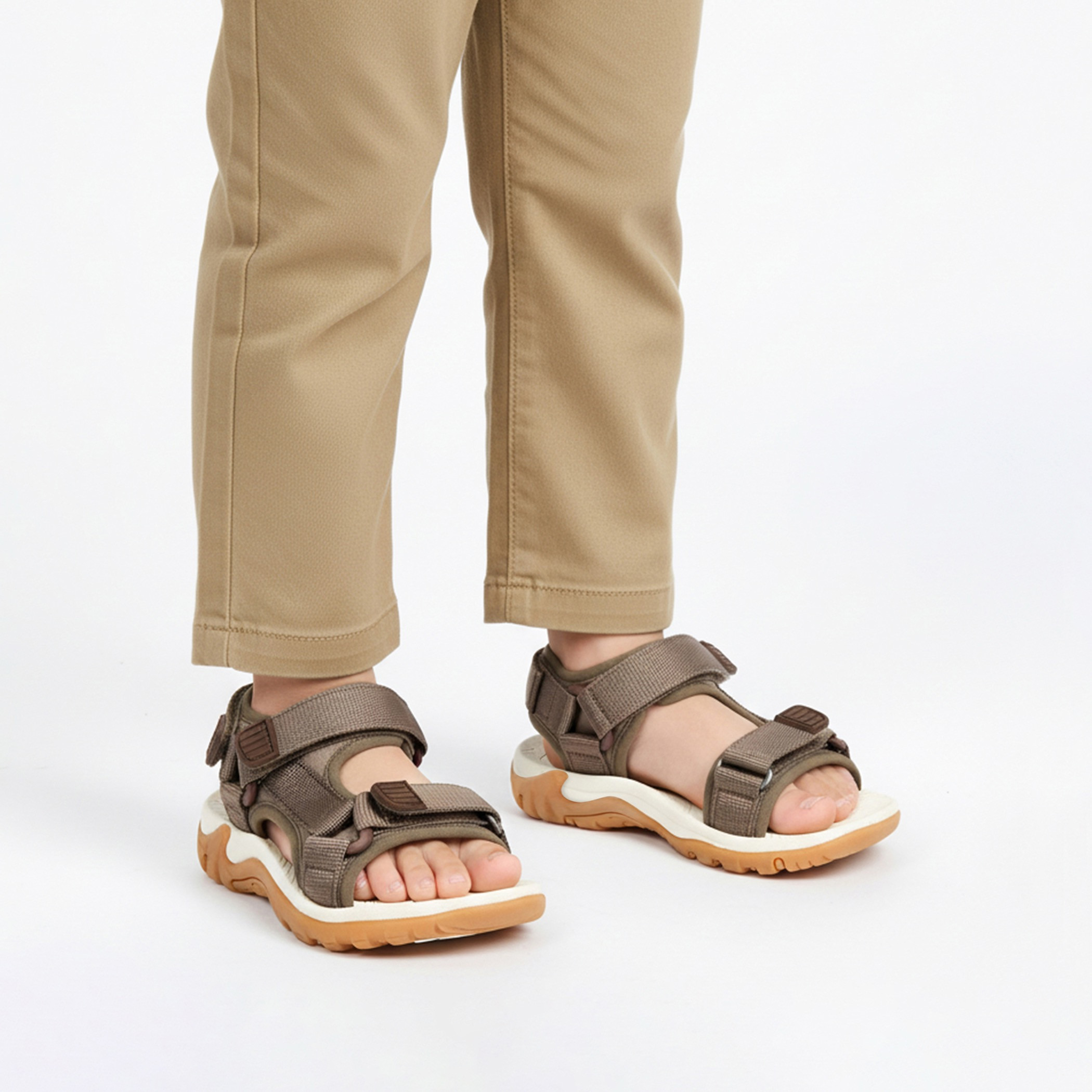 صندل بكعب سميك وشريط إغلاق للأولاد من جونيورز-boys-shoes-sandals-image-2