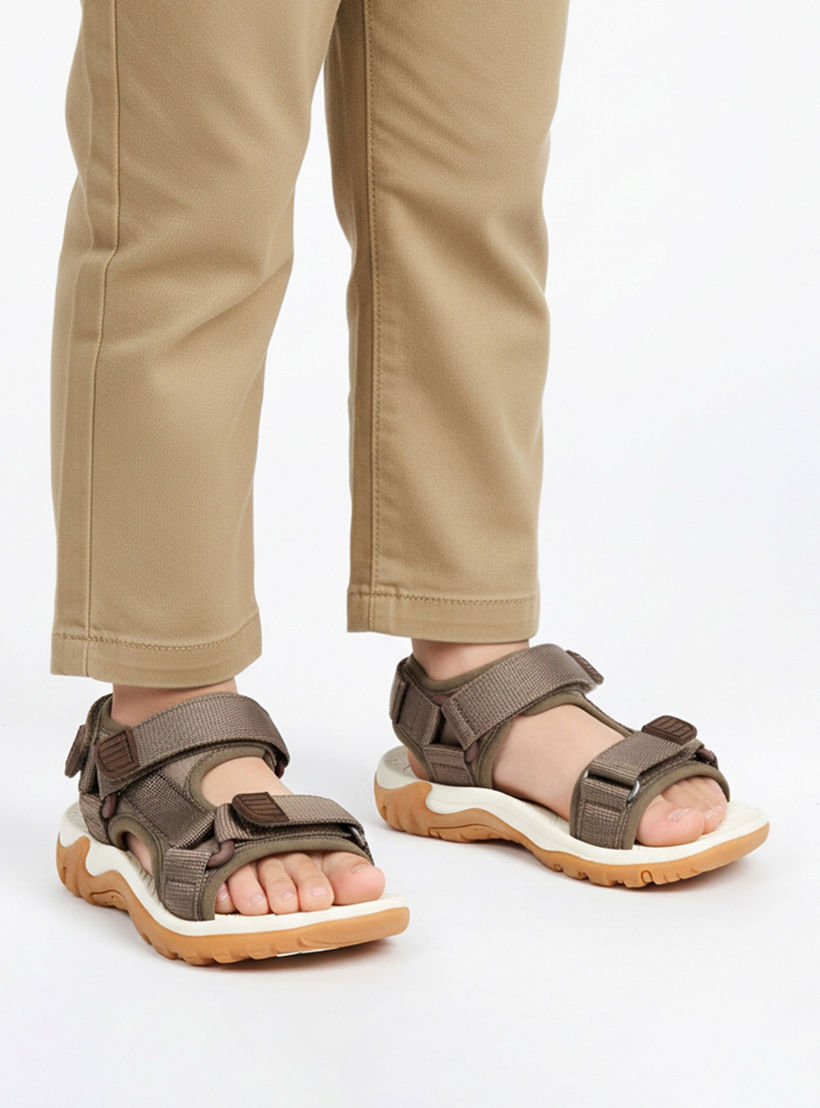 صندل بكعب سميك وشريط إغلاق للأولاد من جونيورز-boys-shoes-sandals-image-2
