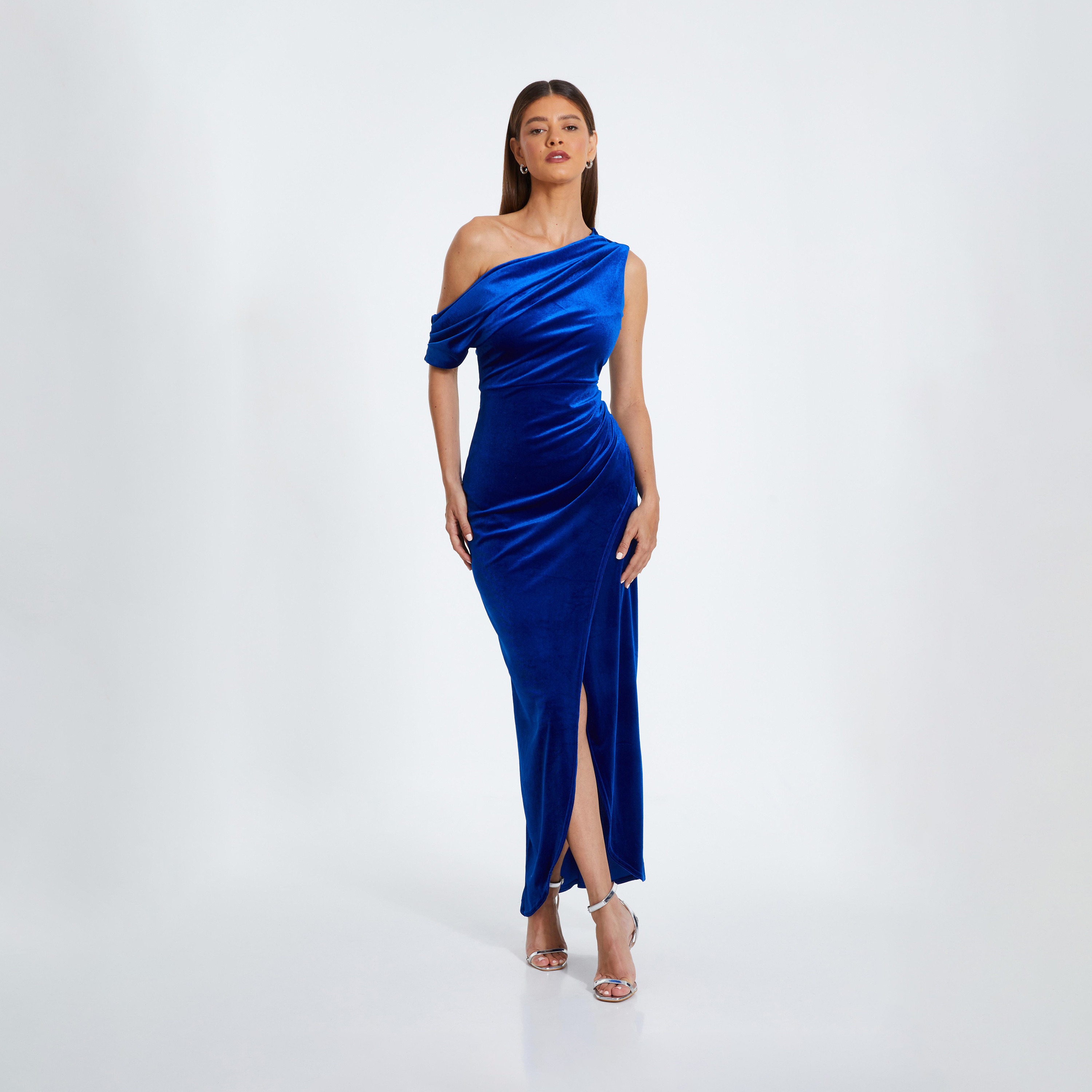 كويز-  فستان سهرة أزرق ملكي مخملي غير متماثل بقصّة باردو-women-clothing-dresses-image-1