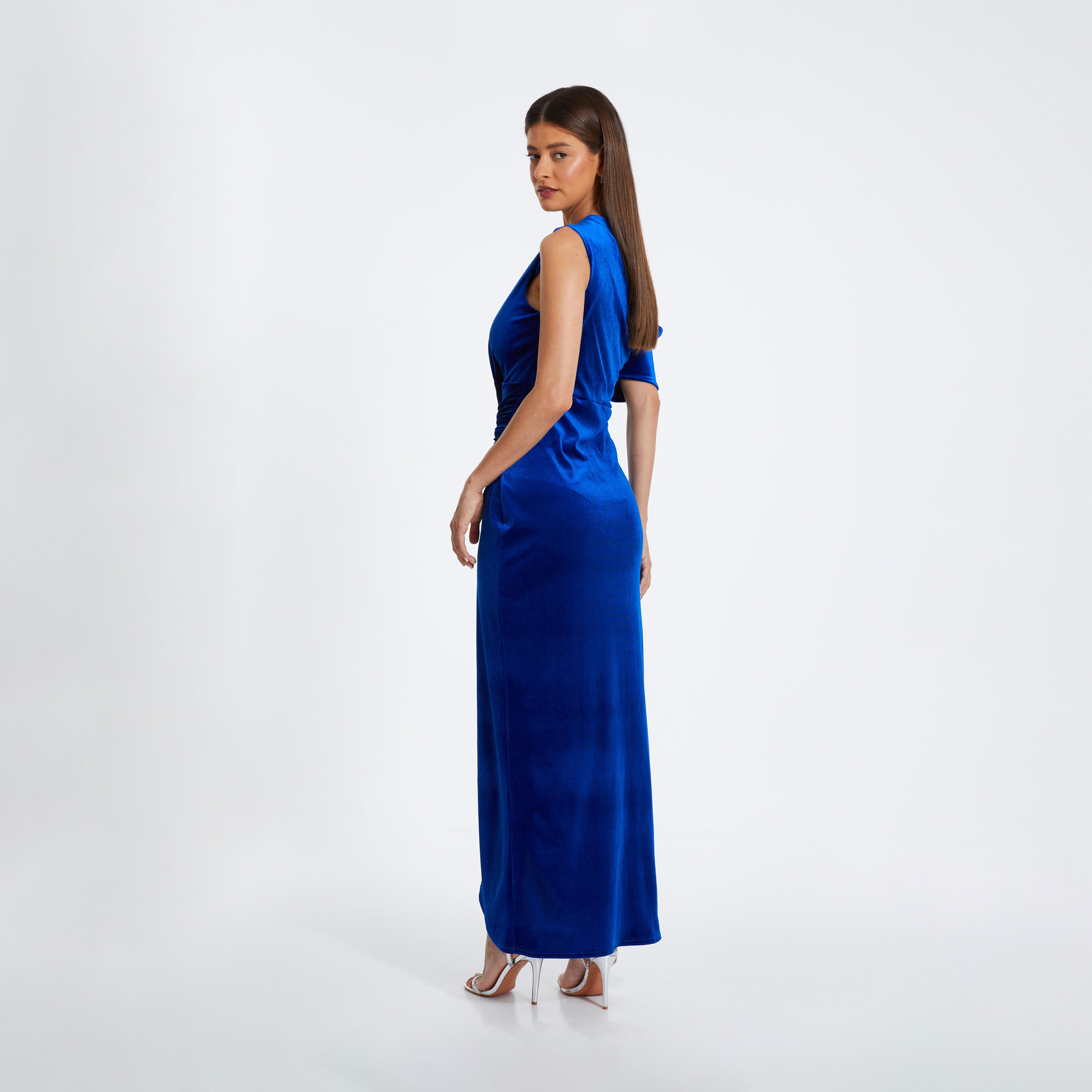 كويز-  فستان سهرة أزرق ملكي مخملي غير متماثل بقصّة باردو-women-clothing-dresses-image-2