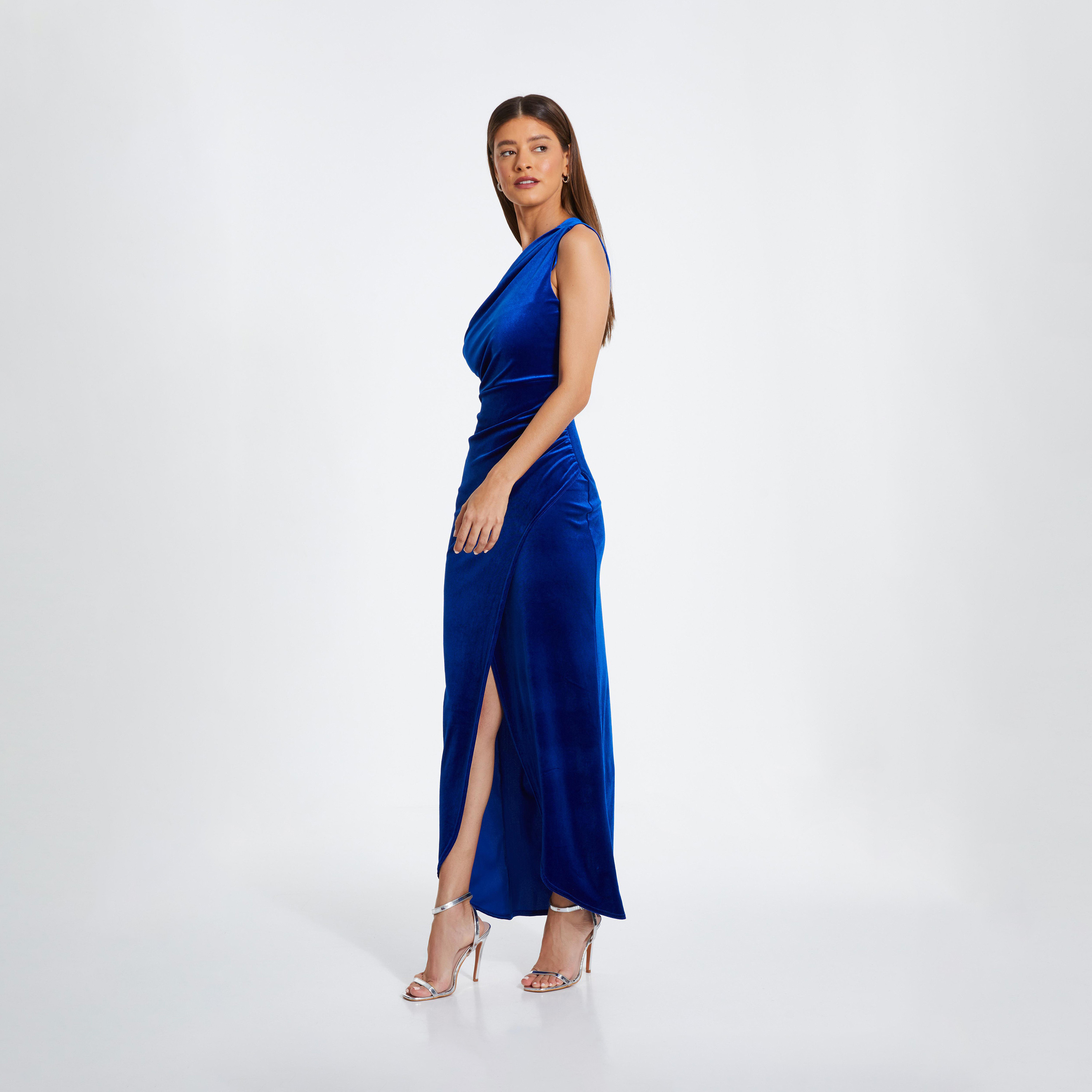 كويز-  فستان سهرة أزرق ملكي مخملي غير متماثل بقصّة باردو-women-clothing-dresses-image-3