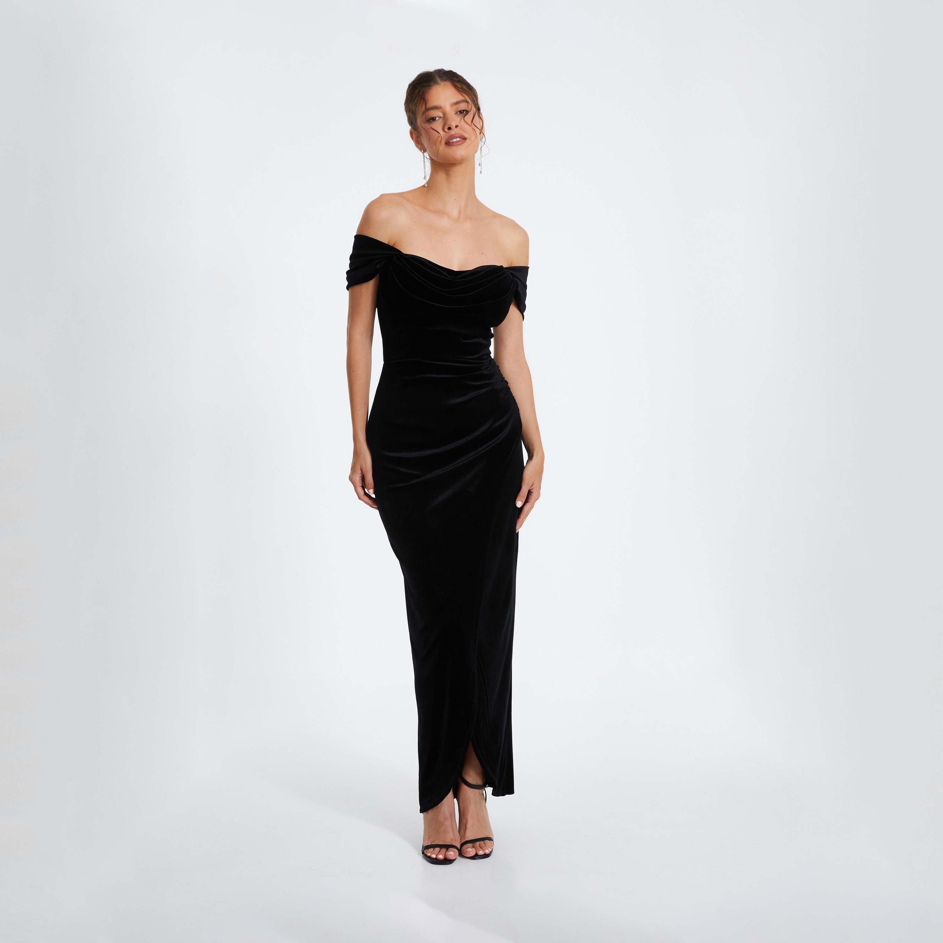 كويز-  فستان سهرة ماكسي من المخمل الأسود بقصة باردو-women-clothing-dresses-image-1