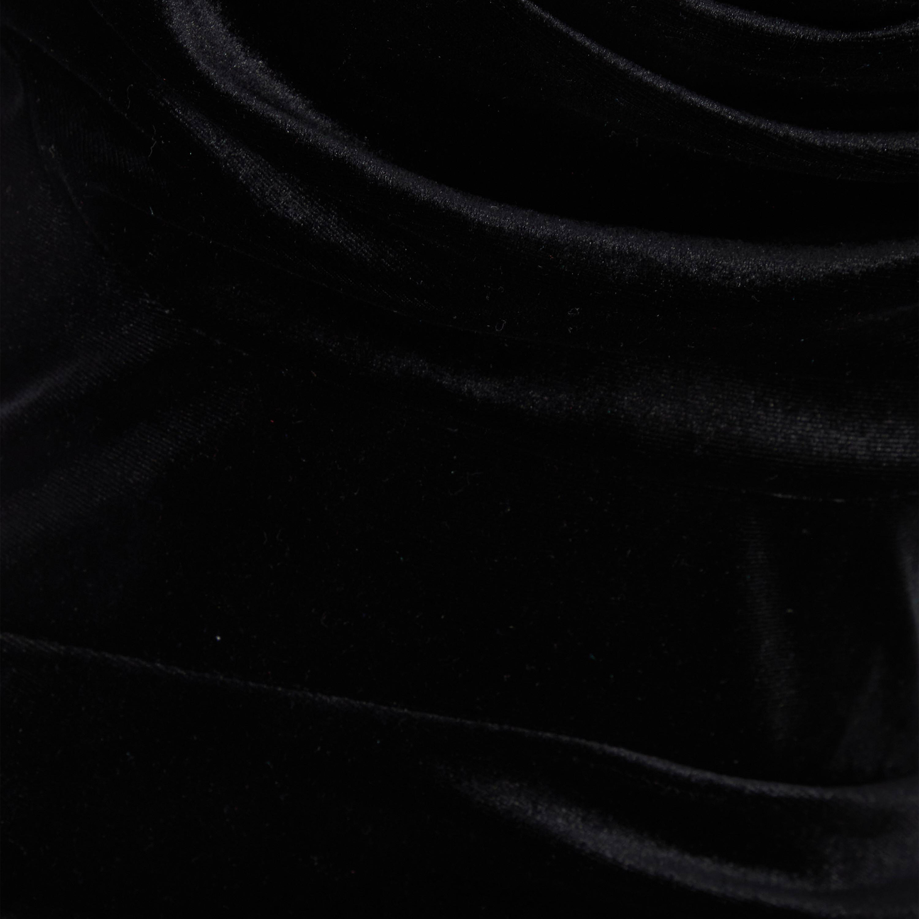 كويز-  فستان سهرة ماكسي من المخمل الأسود بقصة باردو-women-clothing-dresses-image-4