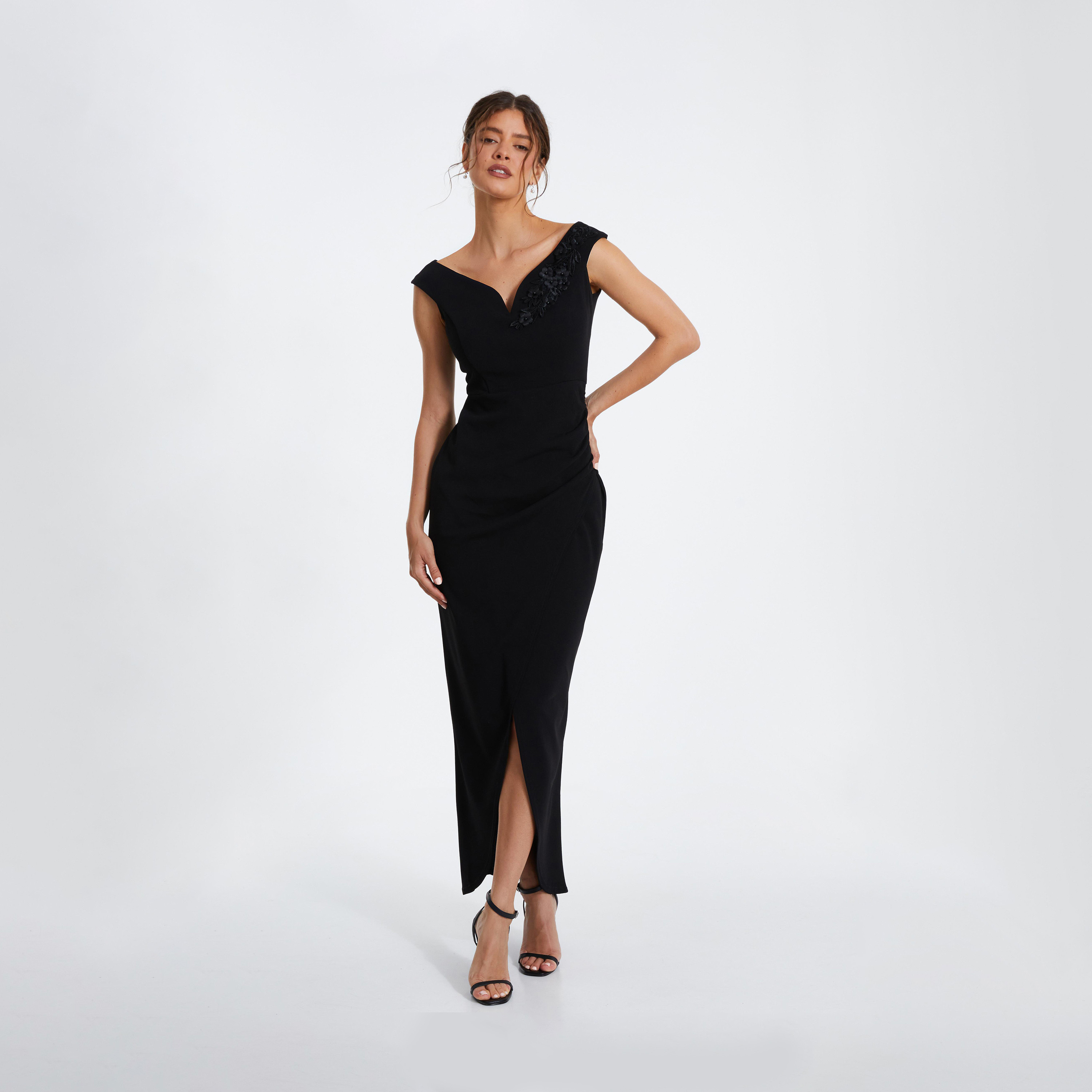 كويز-  فستان ماكسي سهرة من قماش الكريب سكوبا بشريط زخرفي أسود باردوت-women-clothing-dresses-image-1