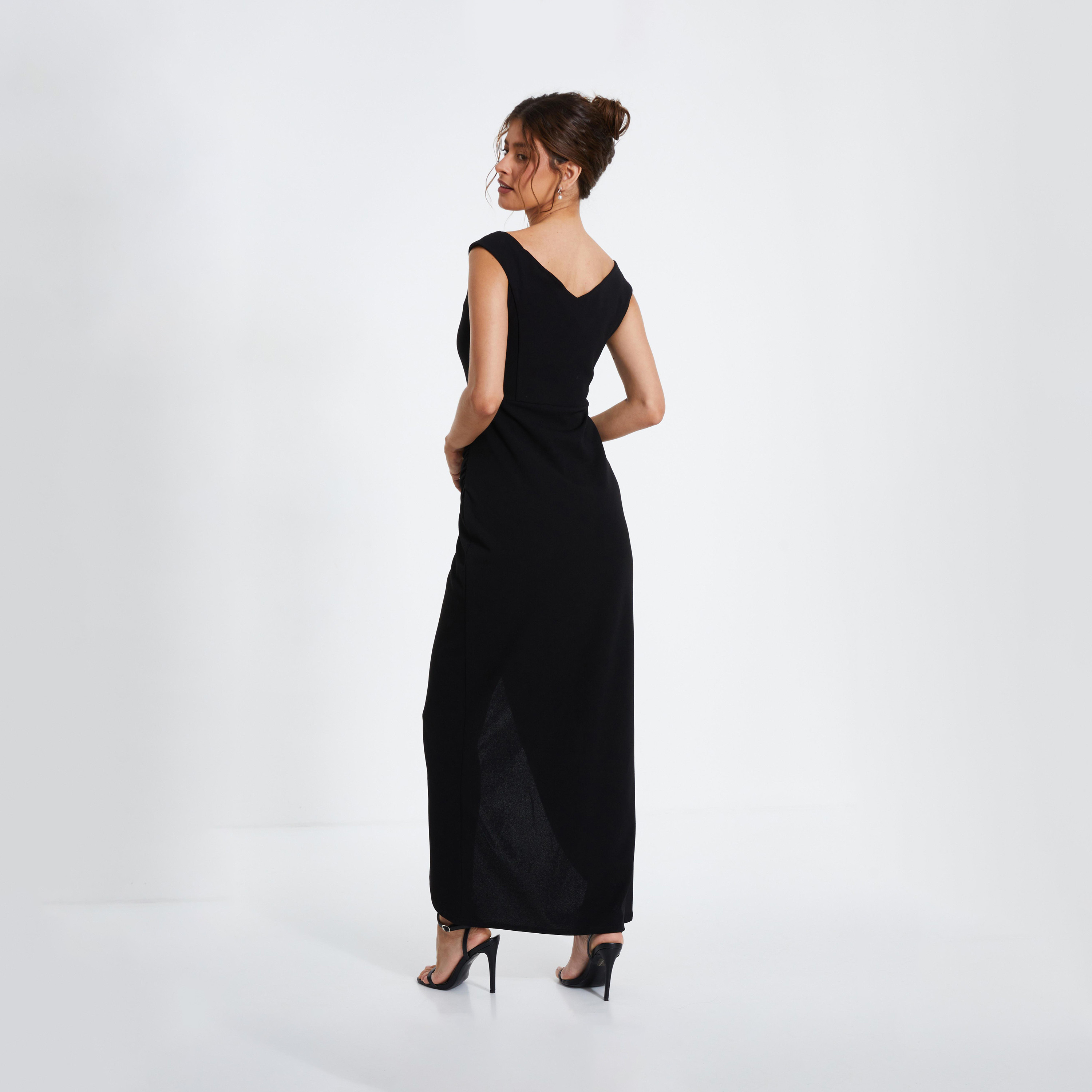 كويز-  فستان ماكسي سهرة من قماش الكريب سكوبا بشريط زخرفي أسود باردوت-women-clothing-dresses-image-2