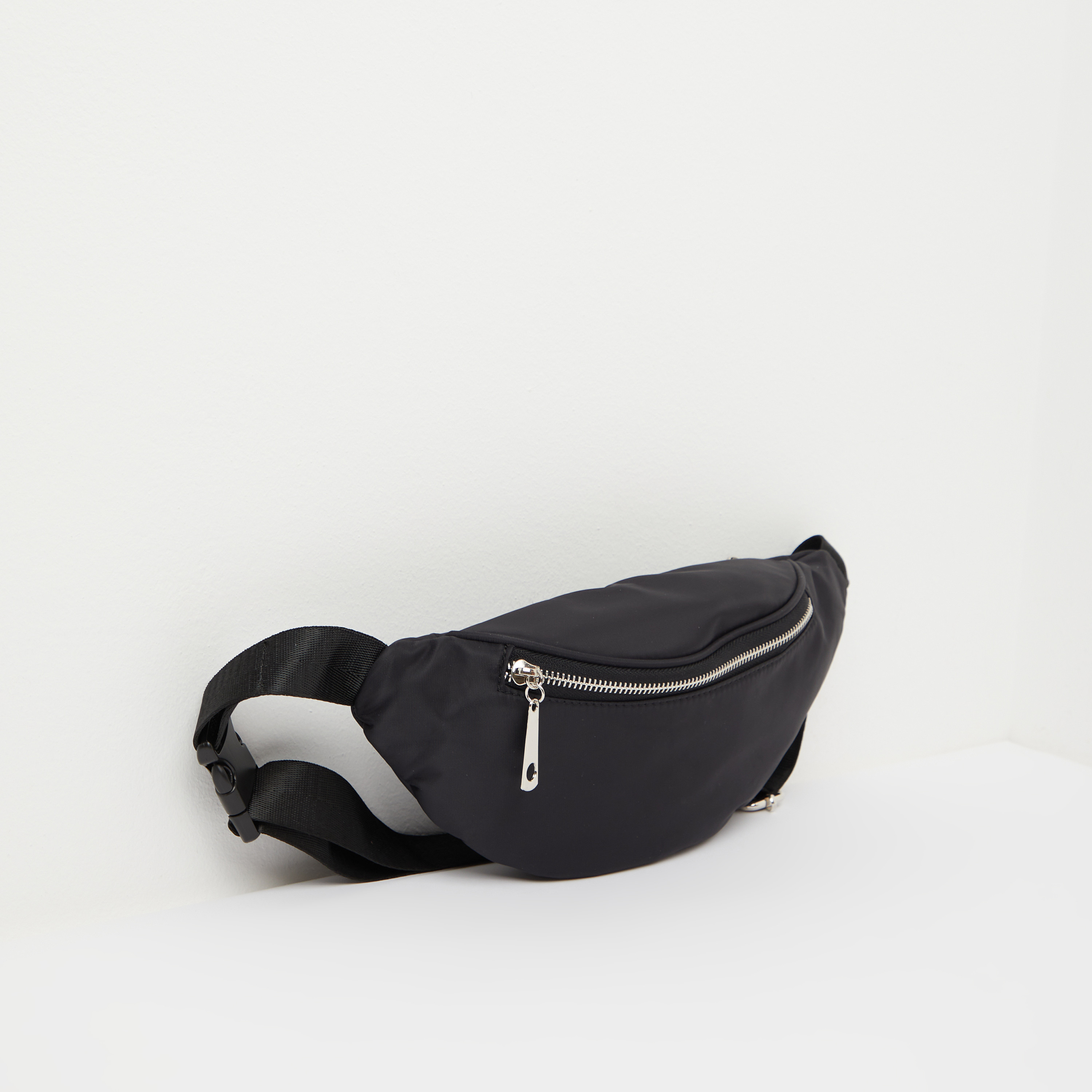 شنطة خصر سادة بسحّاب إغلاق-women-bagsandwallets-handbags-image-2