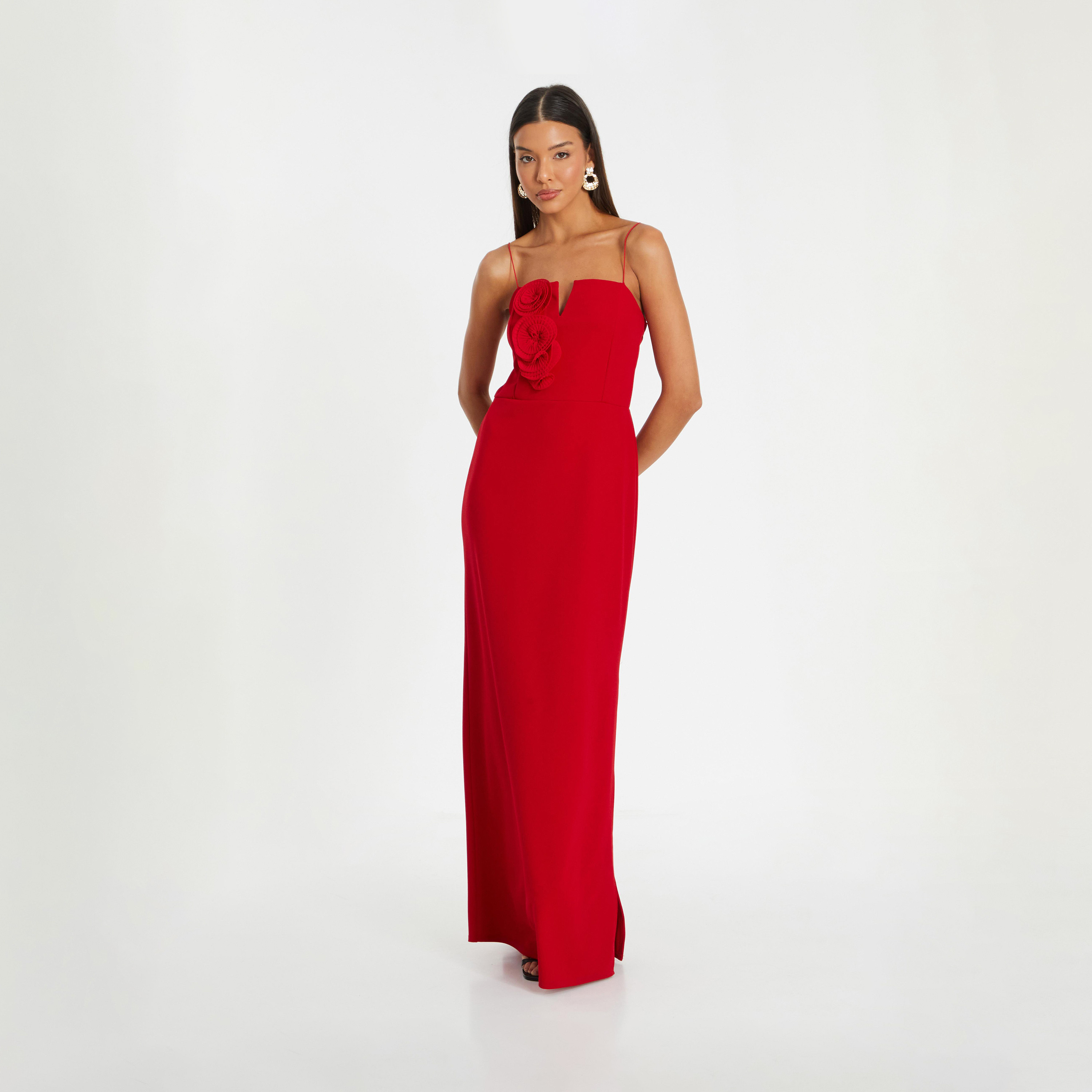 كويز-  فستان سهرة ماكسي أحمر بحزام بحواف من قماش الكريب الأحمر بنقشة الأزهار-women-clothing-dresses-image-1