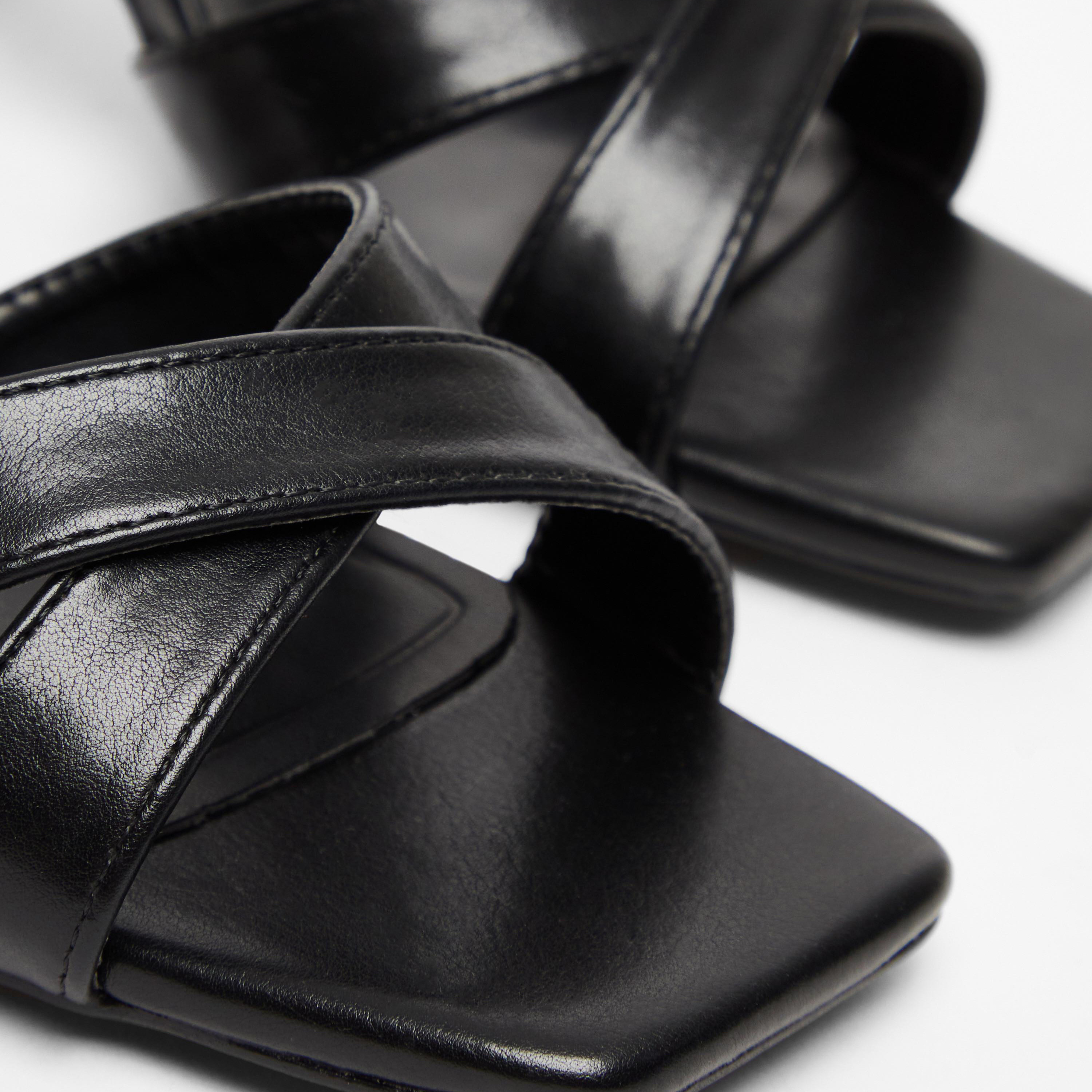 كويز- صندل نسائي حزام بإبزيم | 201044000-women-shoes-heels-image-3