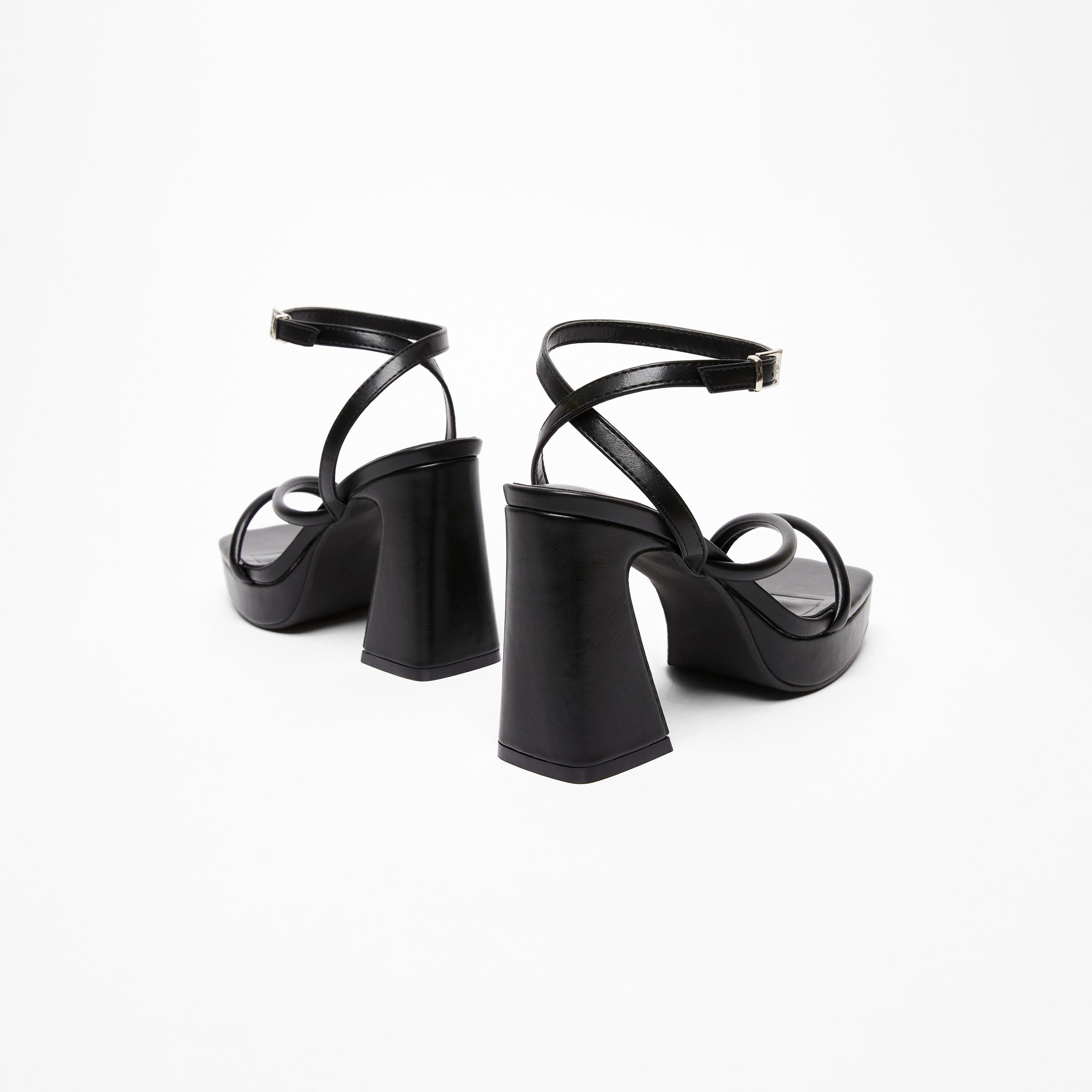 صندل نسائي بكعب سميك وحزام متقاطع عند الكاحل من كويز  | 201116000-women-shoes-heels-image-1