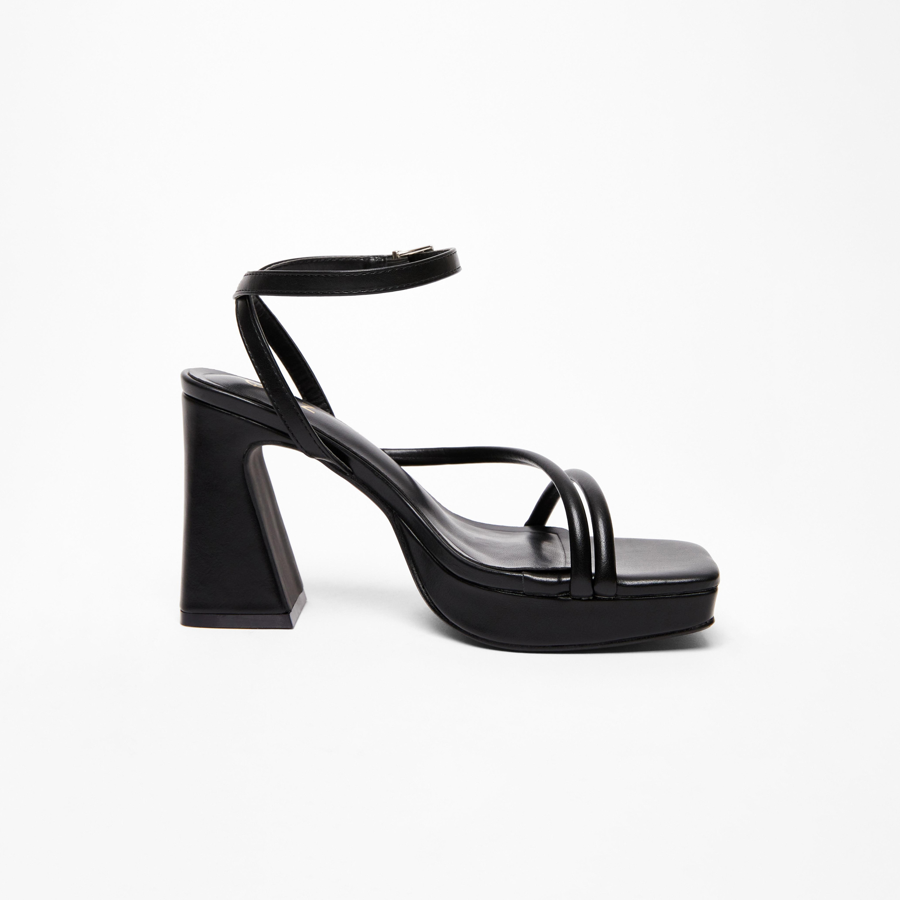 صندل نسائي بكعب سميك وحزام متقاطع عند الكاحل من كويز  | 201116000-women-shoes-heels-image-3