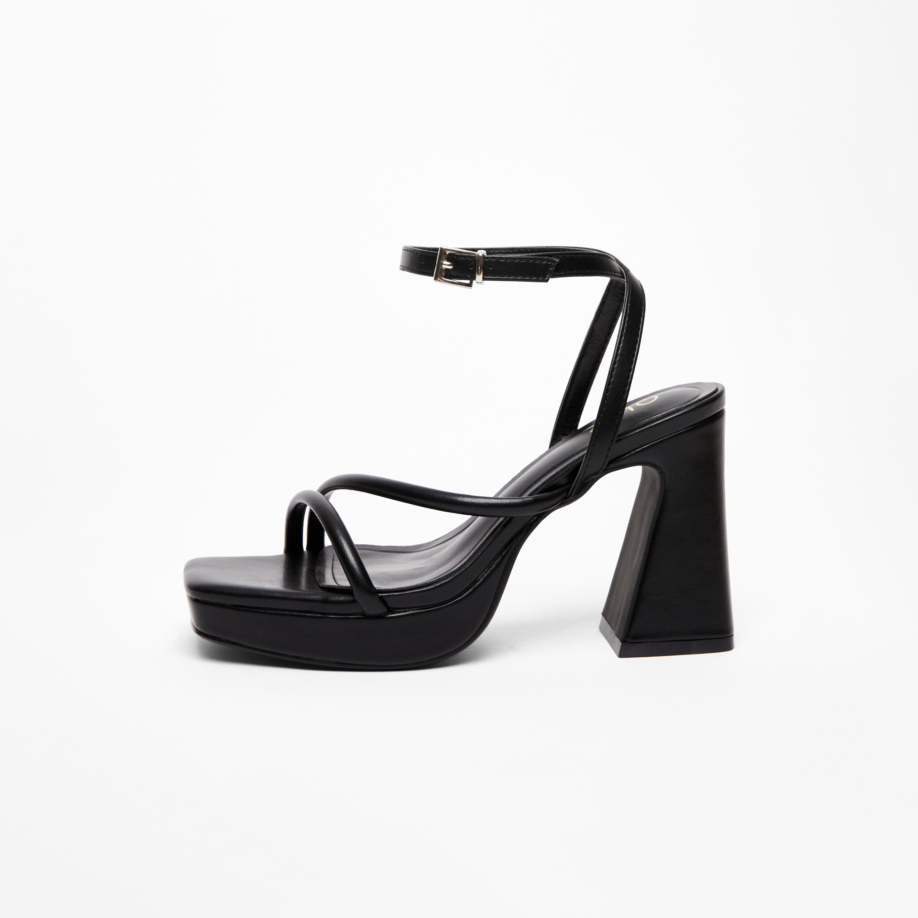 صندل نسائي بكعب سميك وحزام متقاطع عند الكاحل من كويز  | 201116000-women-shoes-heels-image-4