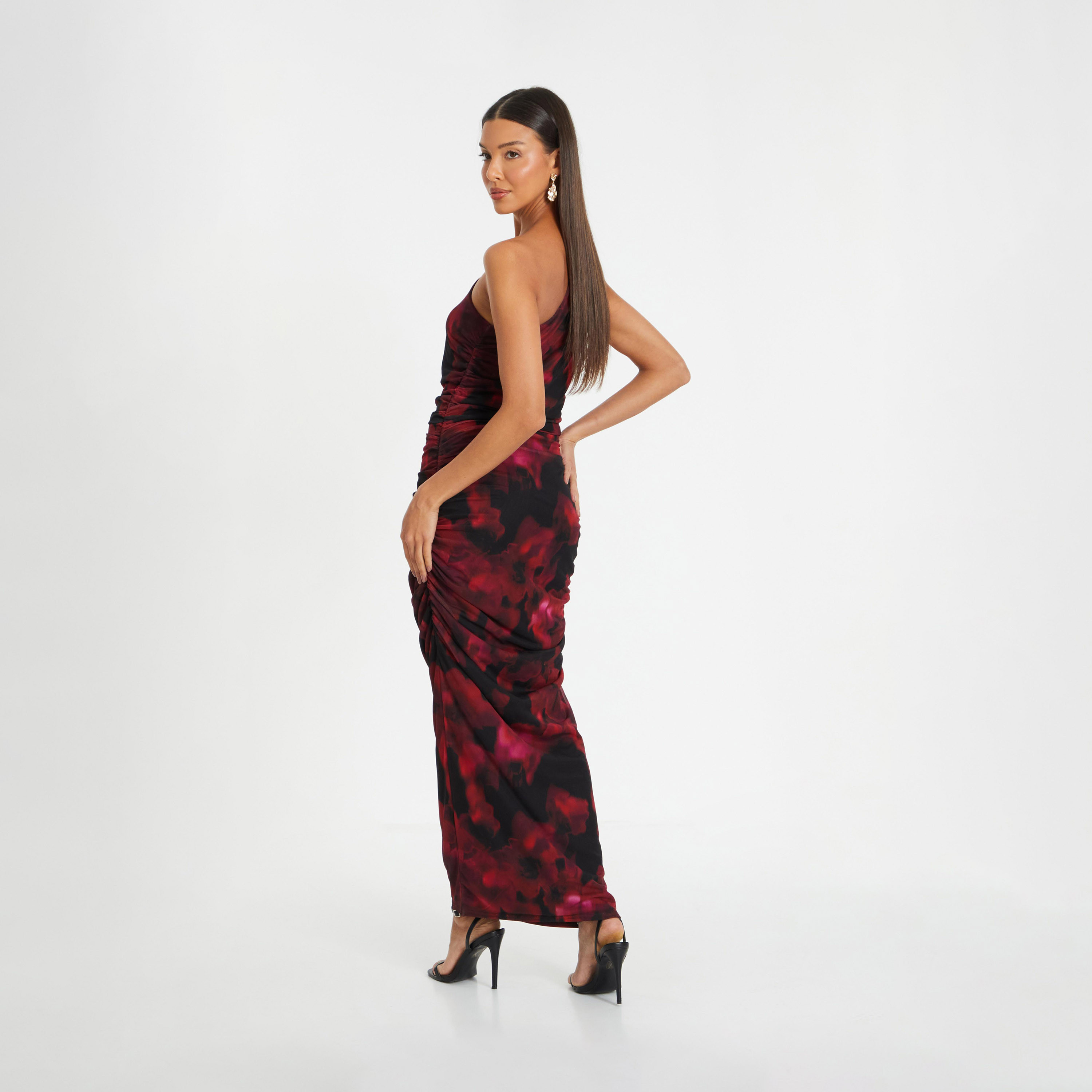 كويز-  فستان ميداكسي سهرة أسود من القماش الشبكي بكتف واحد مكشكش-women-clothing-dresses-image-2