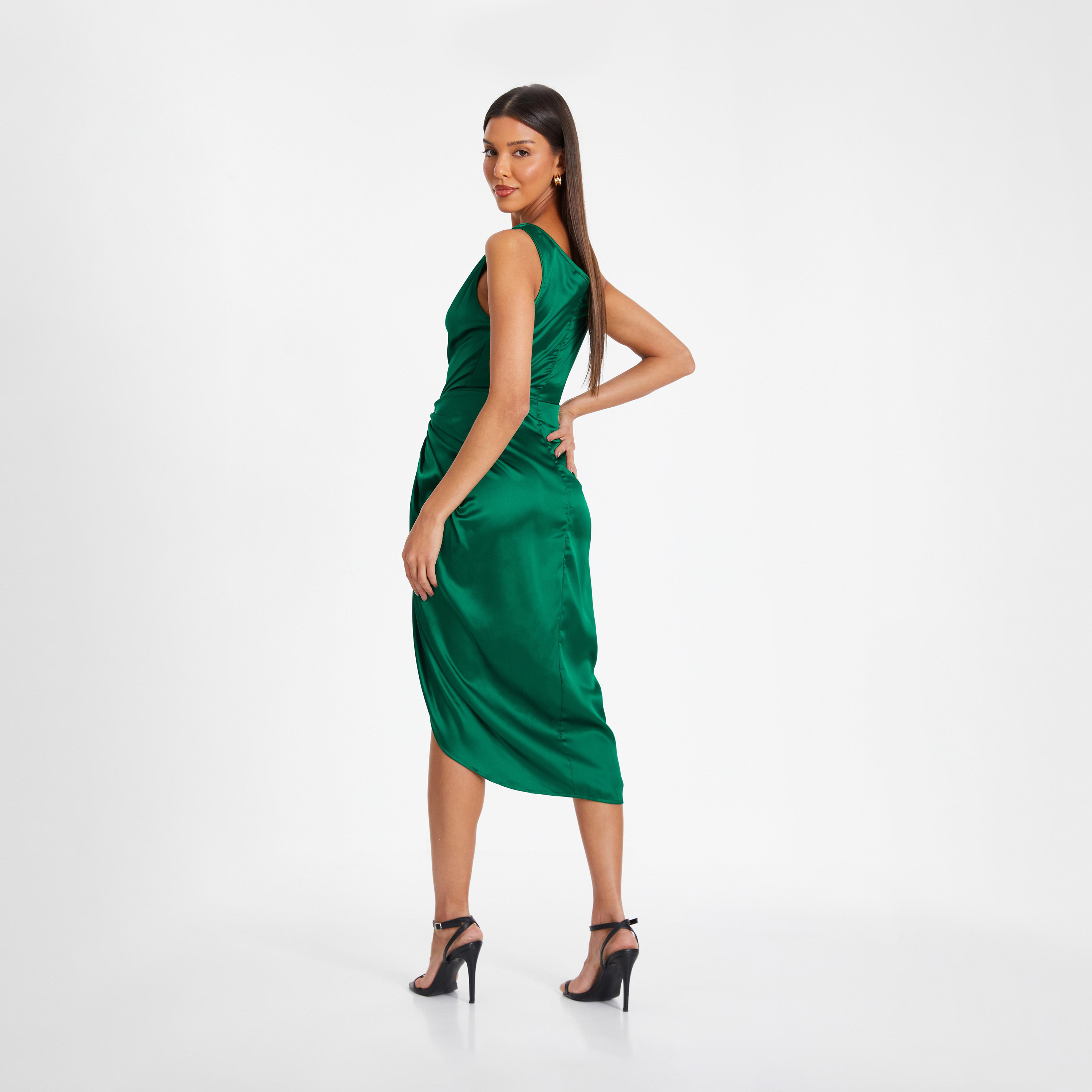 كويز- فستان سهرة ميدي أخضر زمردي من الساتان مع كشكش من الأمام-women-clothing-dresses-image-2