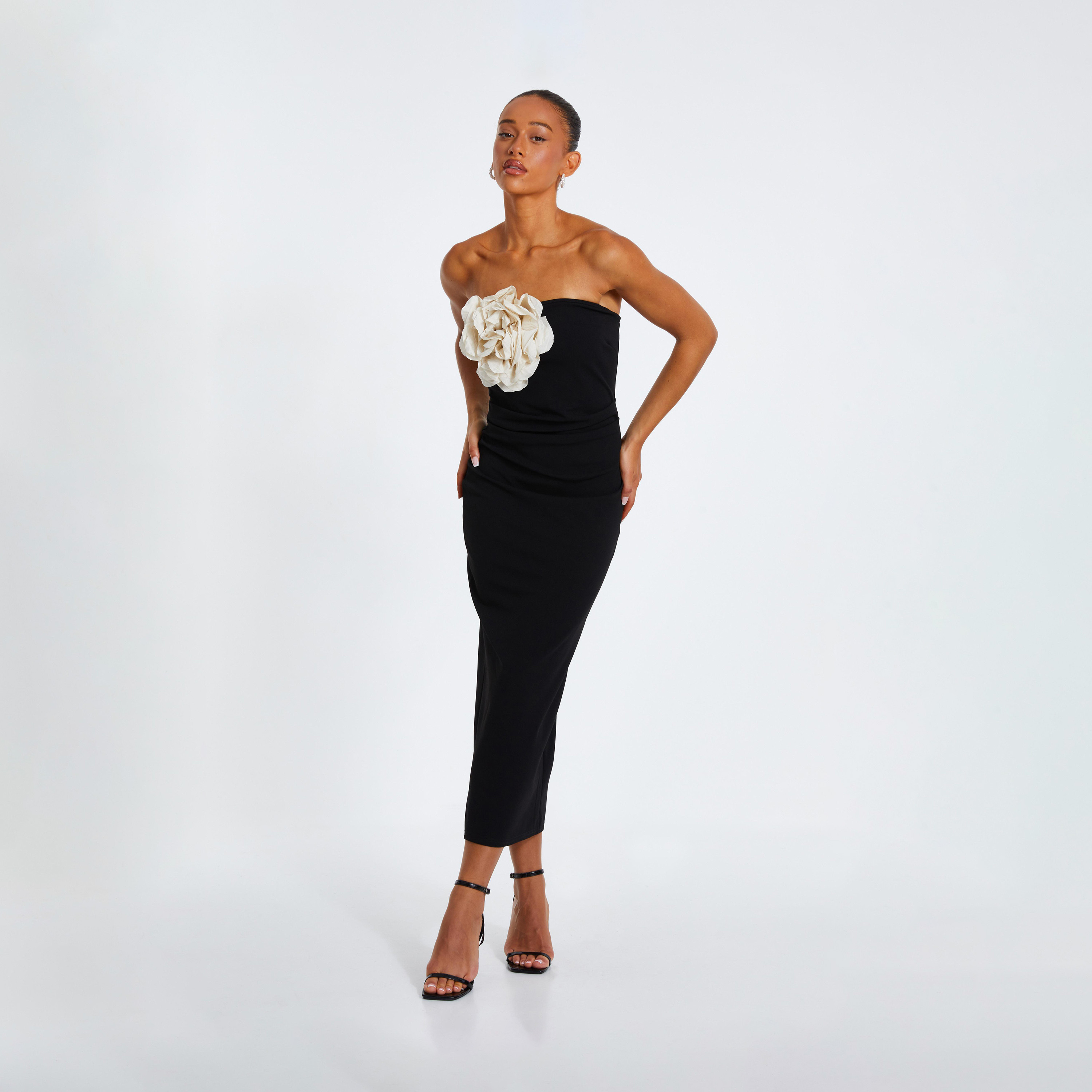 كويز- فستان سهرة ميدي أسود بكتف مكشوف من الكريب الأسود مع أزهار-women-clothing-dresses-image-1