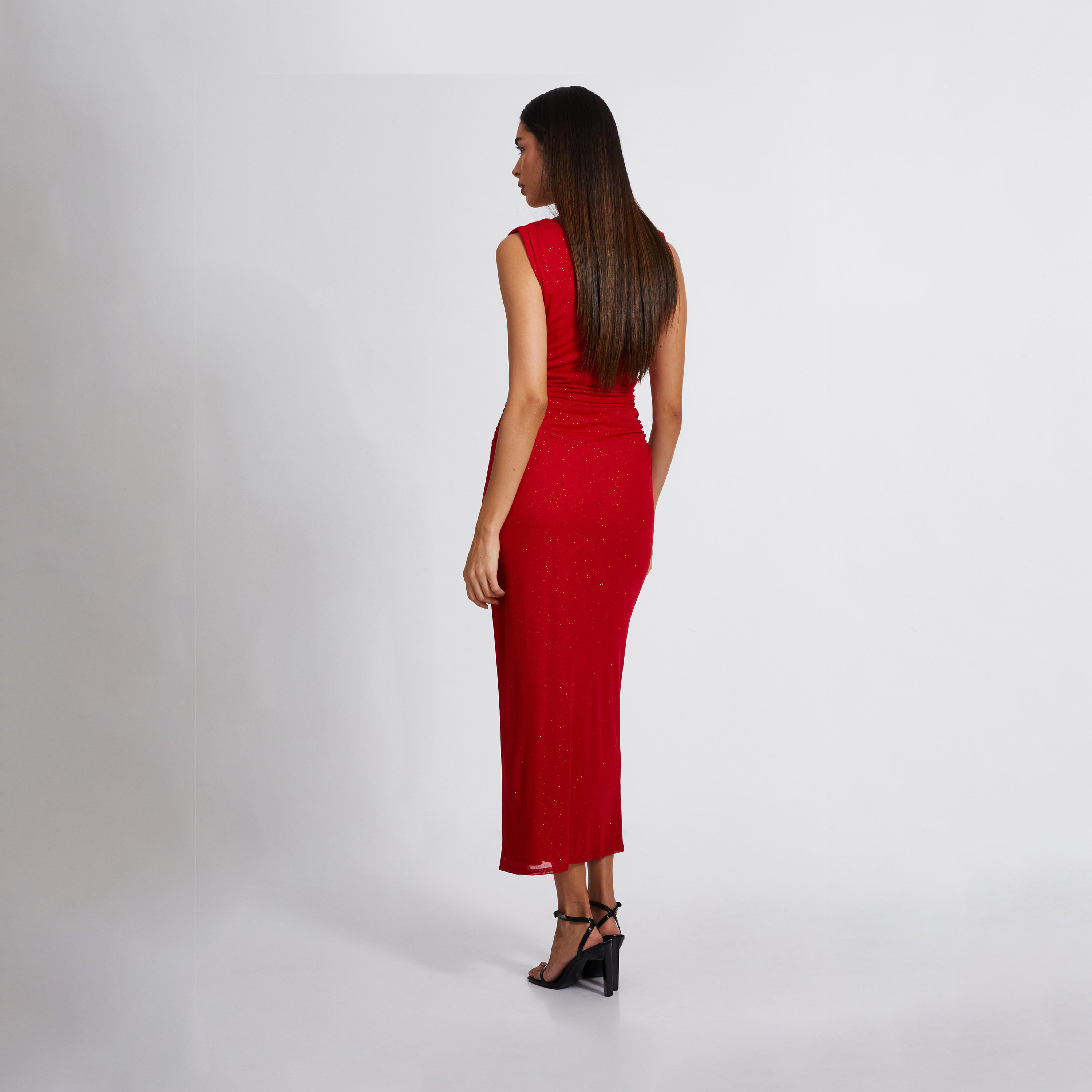 كويز-  فستان ميداكسي أحمر لامع من القماش الشبكي برقبة على شكل قارب-women-clothing-dresses-image-2