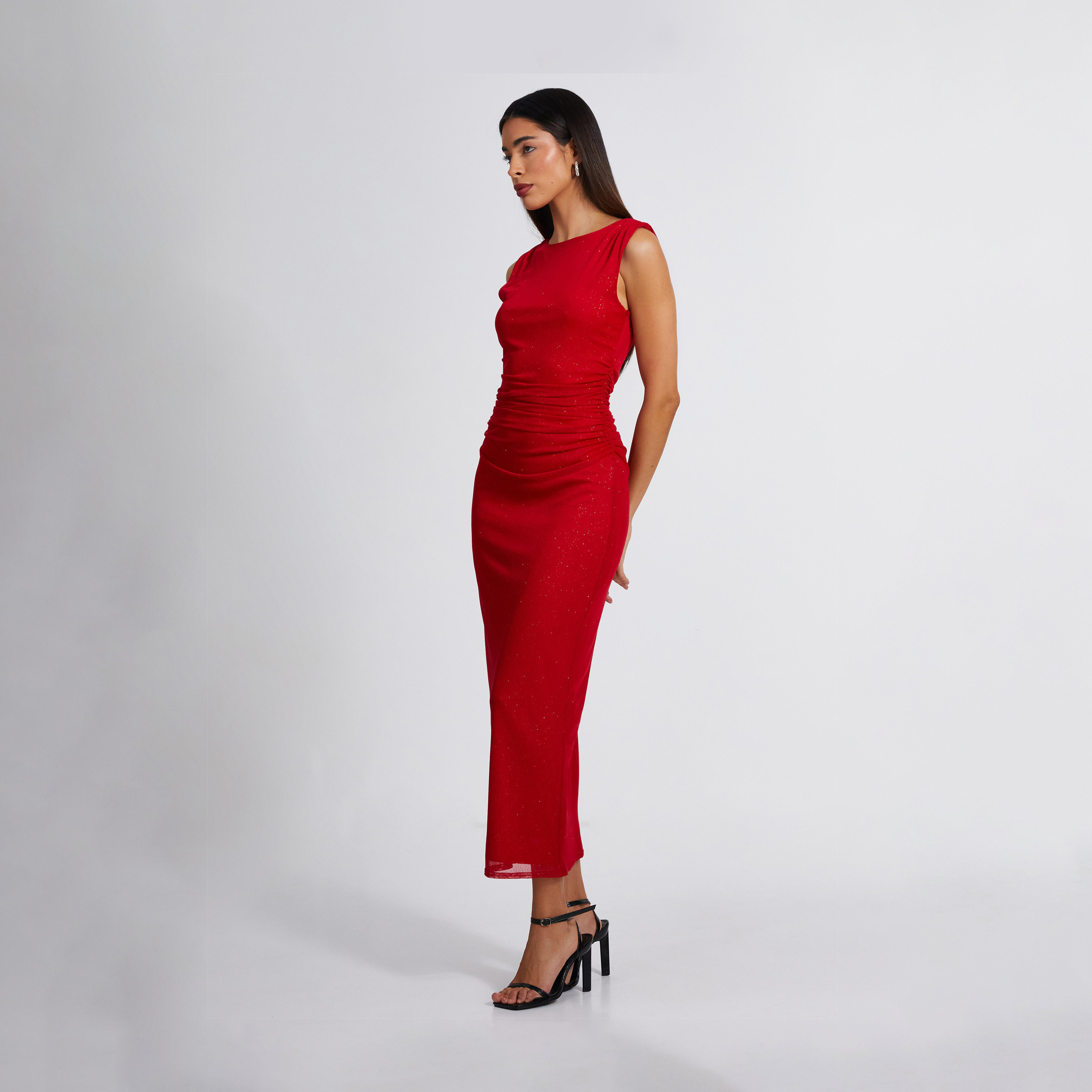 كويز-  فستان ميداكسي أحمر لامع من القماش الشبكي برقبة على شكل قارب-women-clothing-dresses-image-3