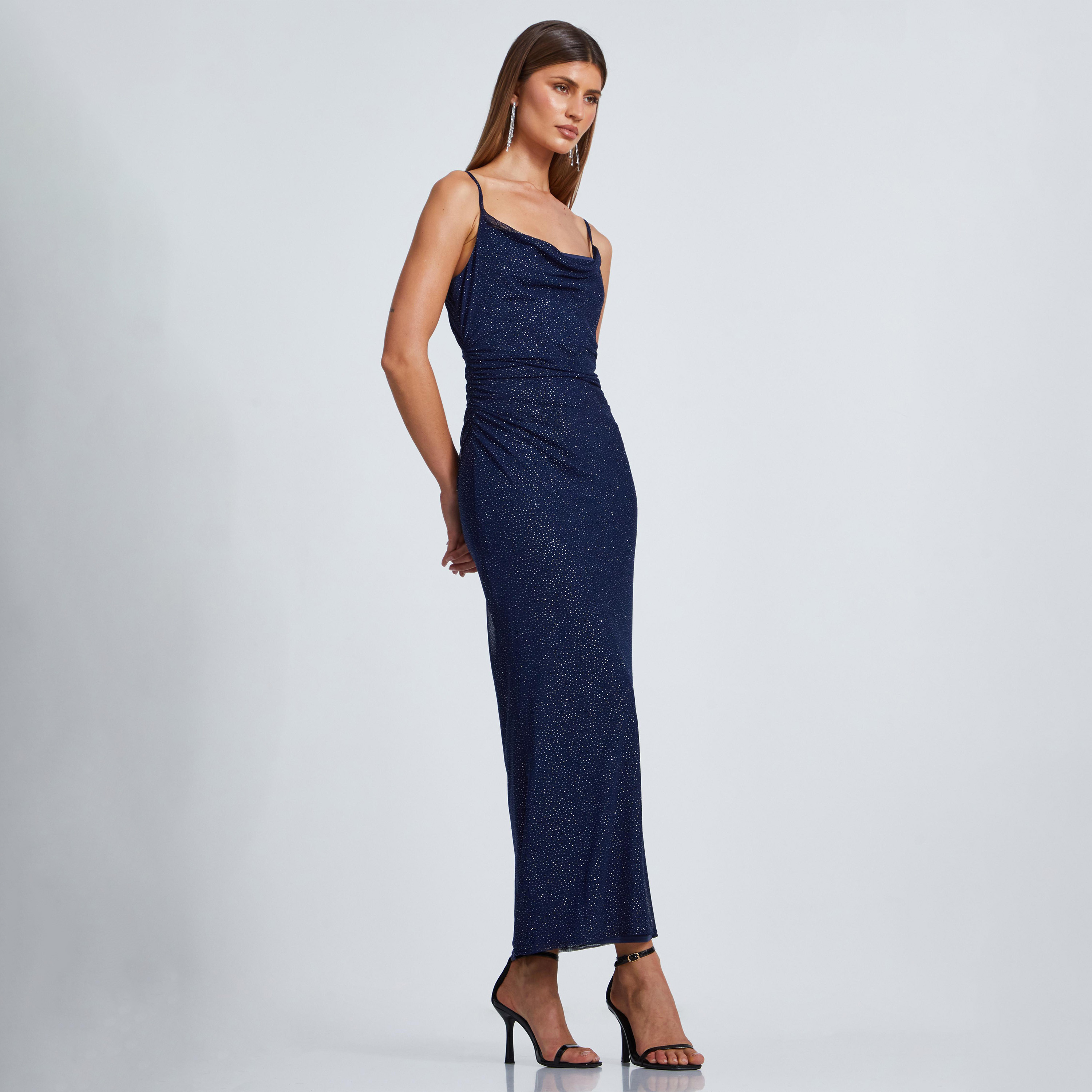 كويز-  فستان ميداكسي (بطول متوسط) أزرق داكن بقماش شبكي لامع بياقة منخفضة-women-clothing-dresses-image-2