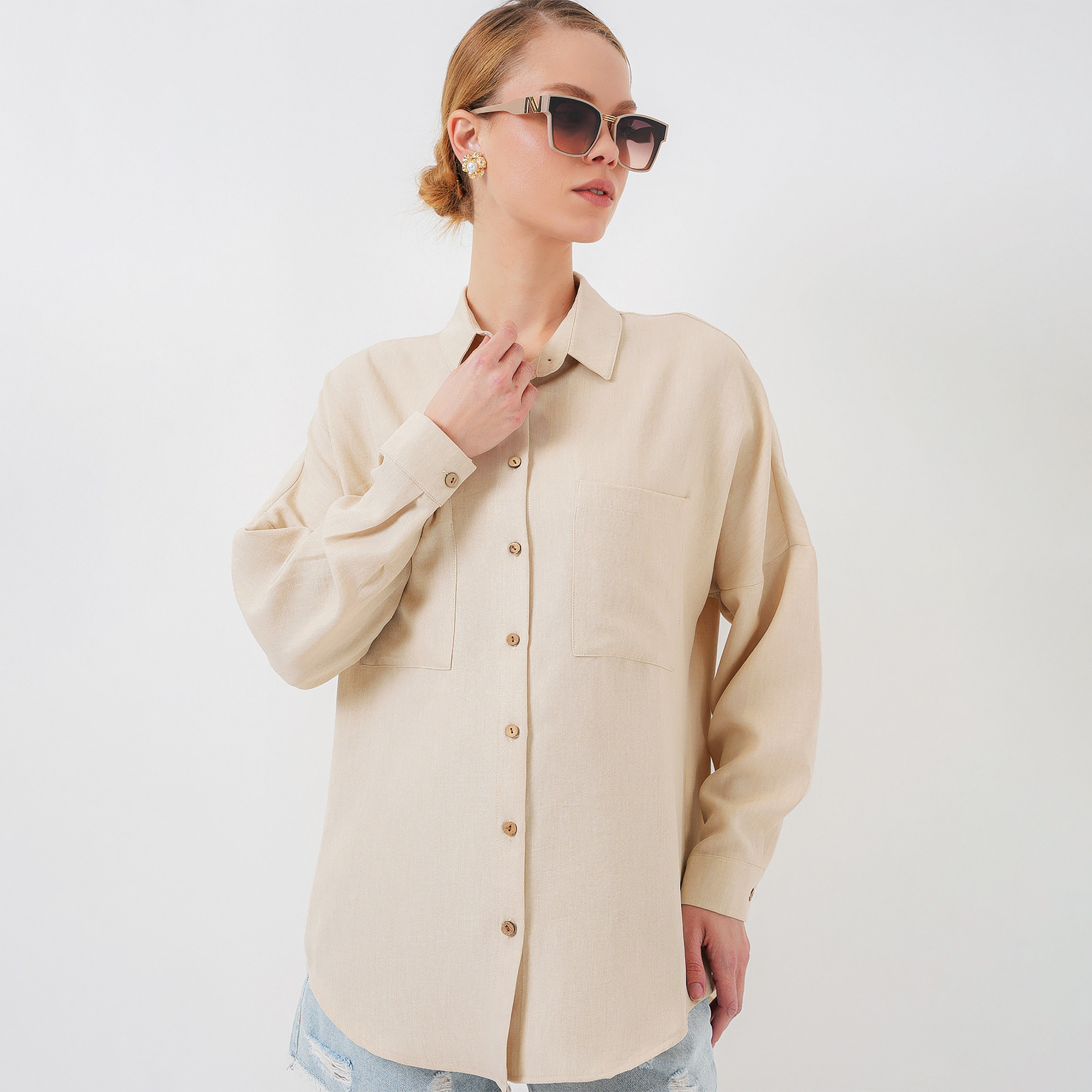قميص نسائي كتان بياقة "سبريد" وأكمام "دروب شولدر" - بيج من بيغ دارت-women-clothing-shirtsandblouses-shirts-image-1