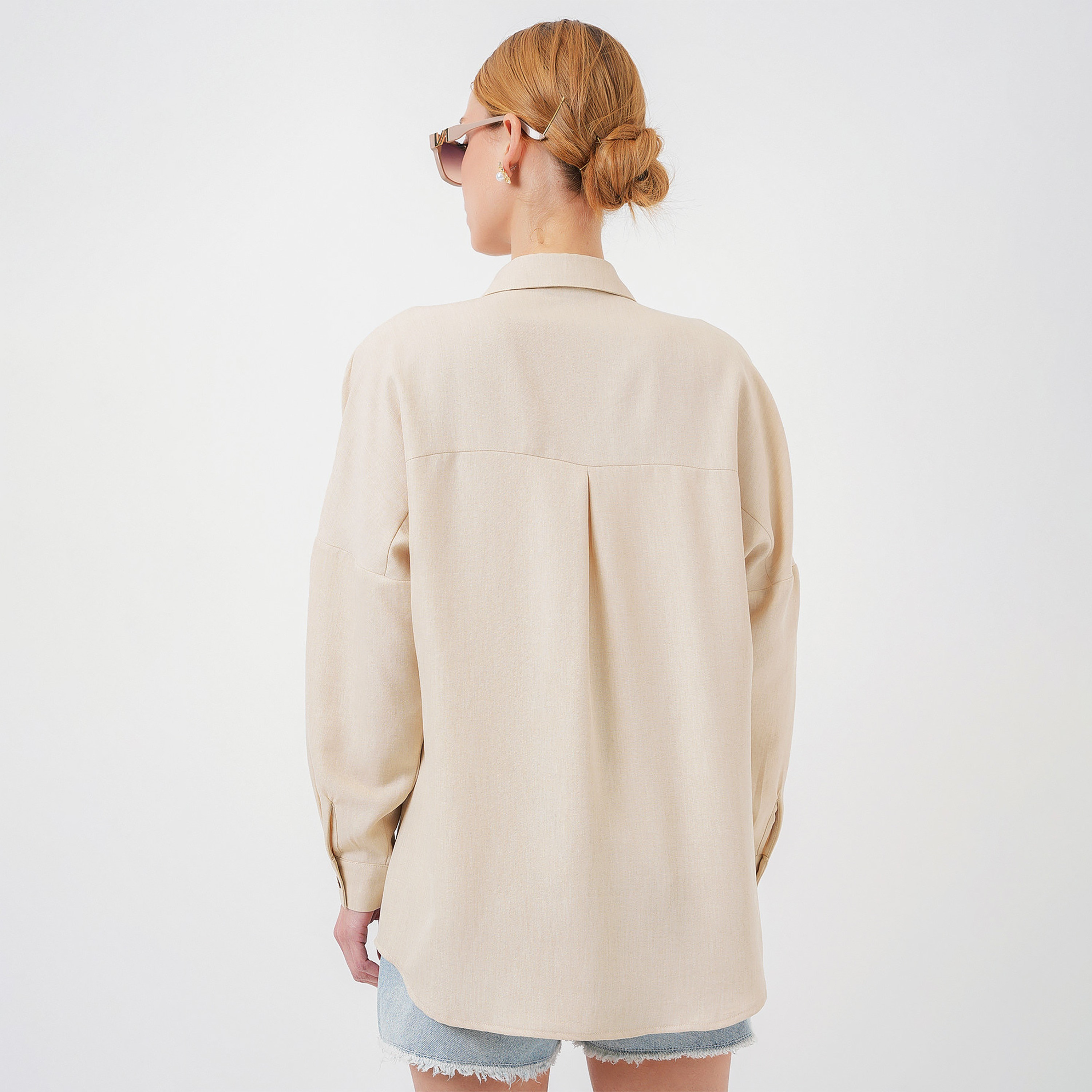 قميص نسائي كتان بياقة "سبريد" وأكمام "دروب شولدر" - بيج من بيغ دارت-women-clothing-shirtsandblouses-shirts-image-3