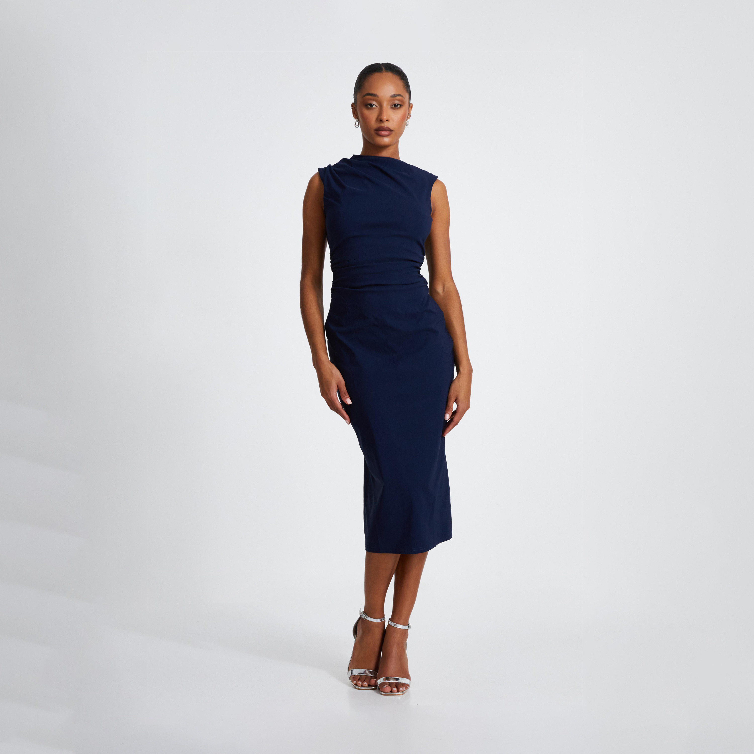 كويز-  فستان أزرق داكن قماش بنغالين ورقبة عالية قماش كريب سكوبا وطيات-women-clothing-dresses-image-1