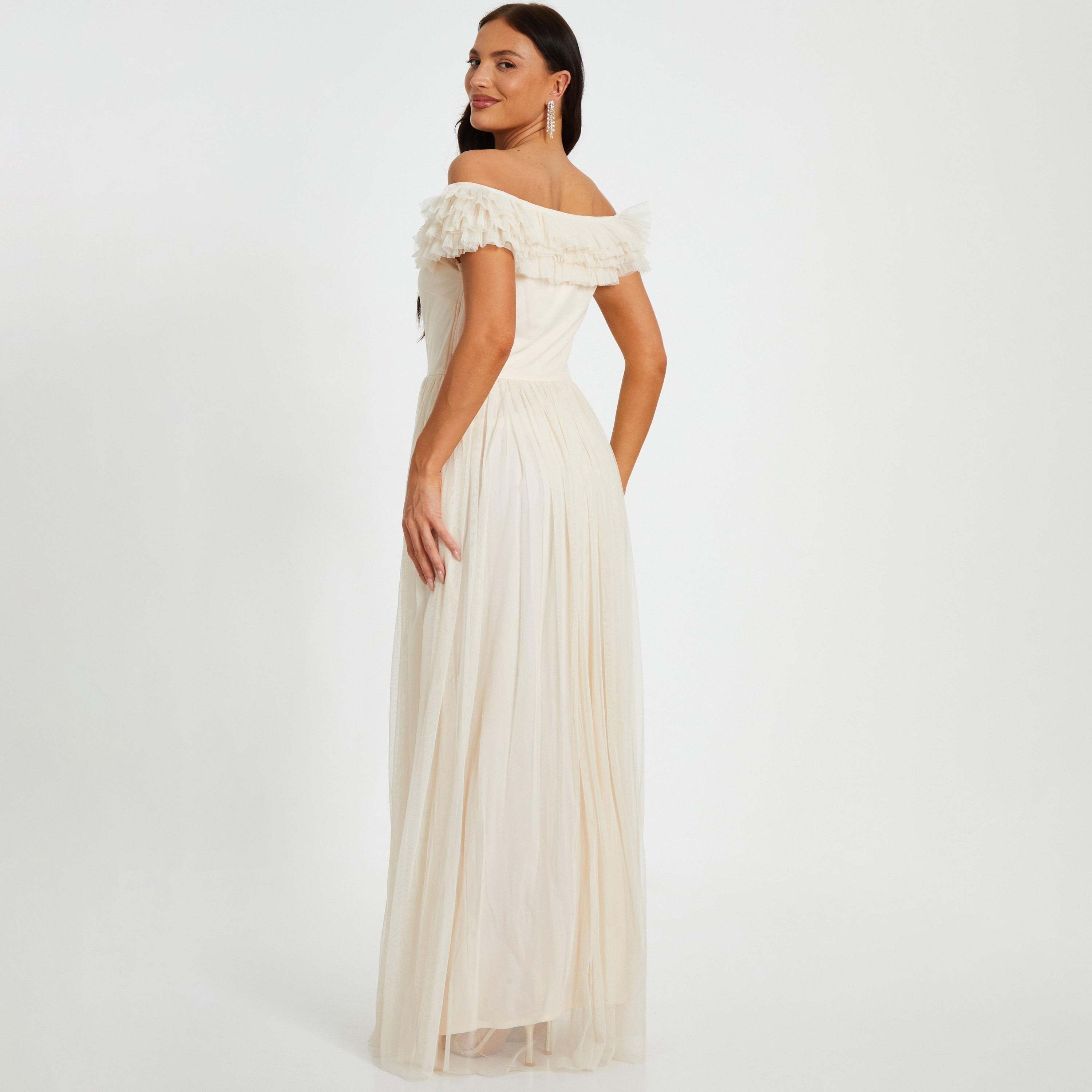 فستان ماكسي نسائي مكشوف الكتفين بفتحة رقبة باردة مع كشكشة شبكية من كويز-women-clothing-dresses-image-9