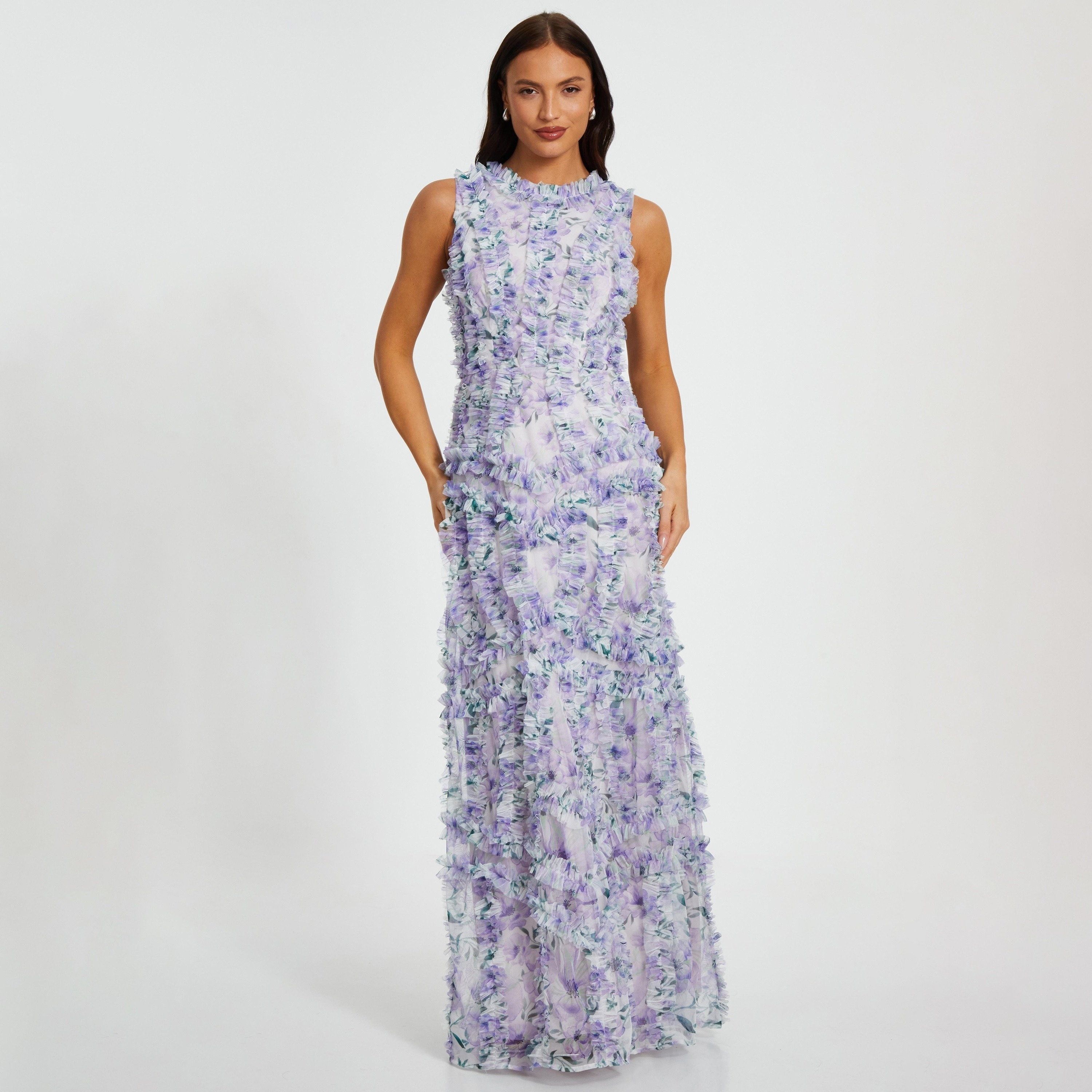 فستان ماكسي كريمي اللون للنساء مع كشكشة زهرية ورقبة مكشكشة من كويز-women-clothing-dresses-image-1
